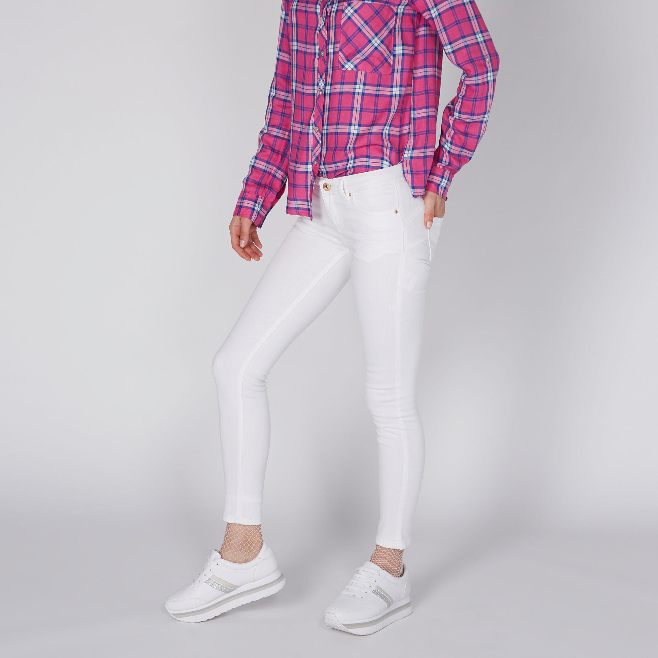 بنطال جينز بقصّة ضيّقة وزر إغلاق من لي كوبر-women-clothing-bottoms-jeans-image-2