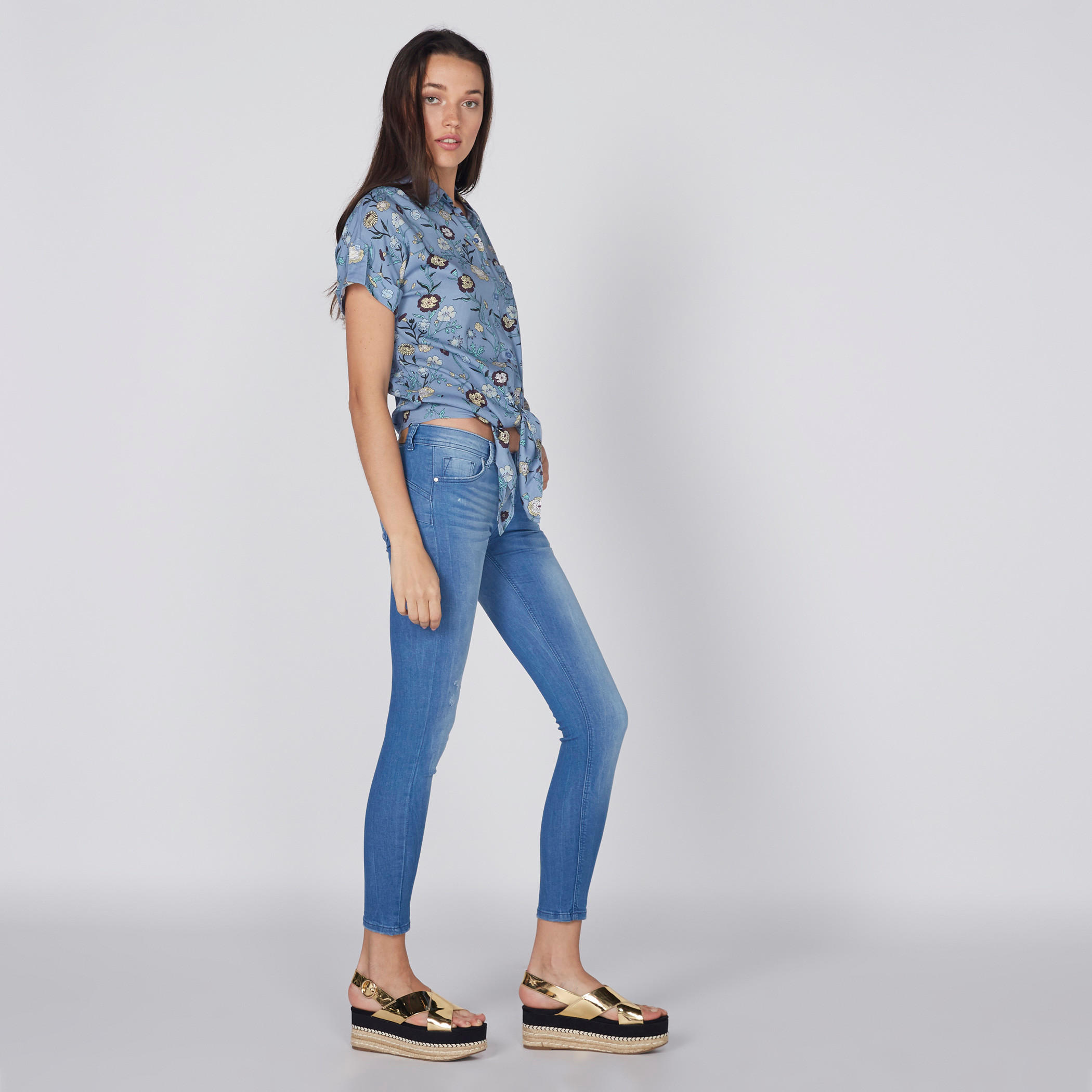 جينز بطول الكاحل بتصميم باهت من لي كوبر-women-clothing-bottoms-jeans-image-2