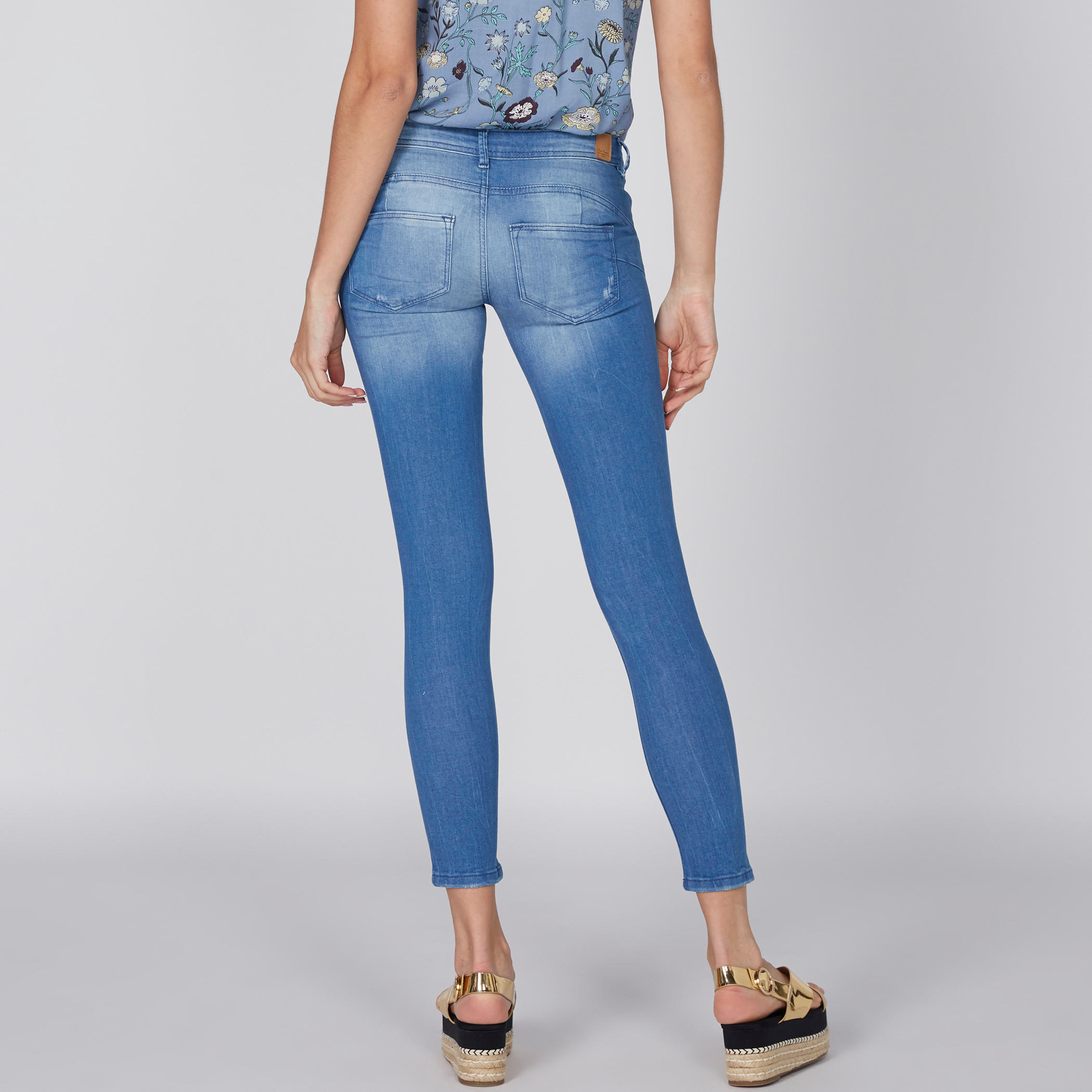 جينز بطول الكاحل بتصميم باهت من لي كوبر-women-clothing-bottoms-jeans-image-4