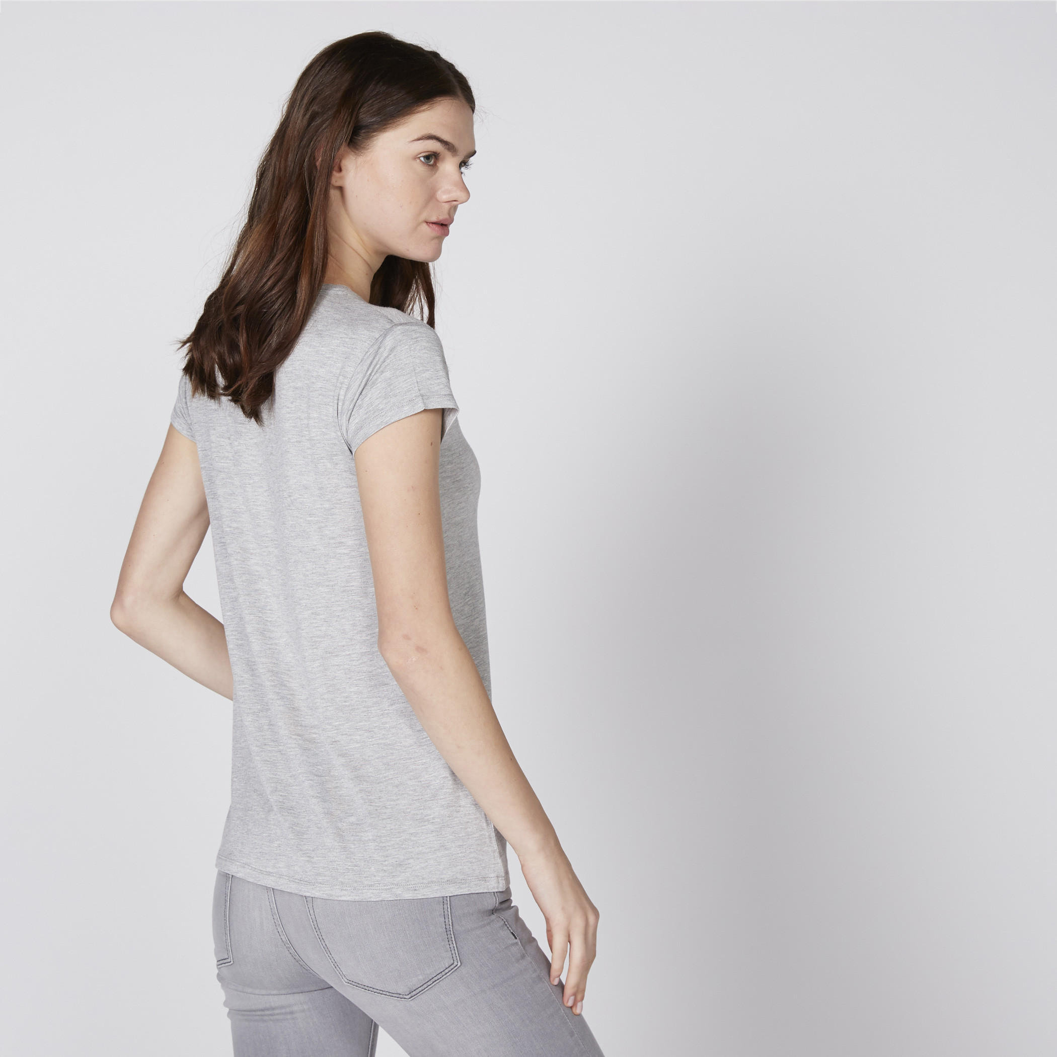 تيشيرت بياقة طوق وأكمام كاب وطبعات من لي كوبر-women-clothing-tshirts-image-4