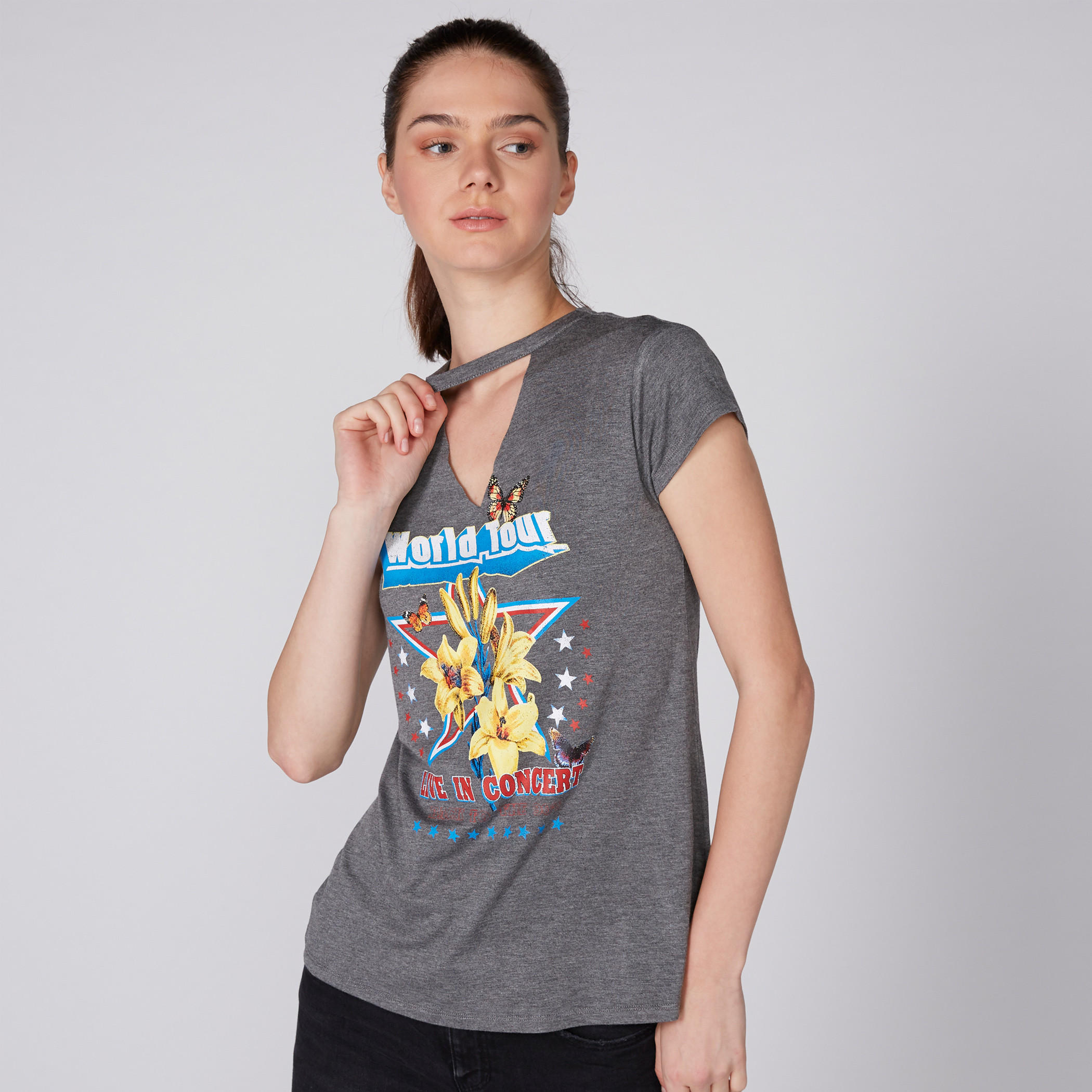 تيشيرت بياقة طوق وأكمام كاب مع طبعات من لي كوبر-women-clothing-tshirts-image-1