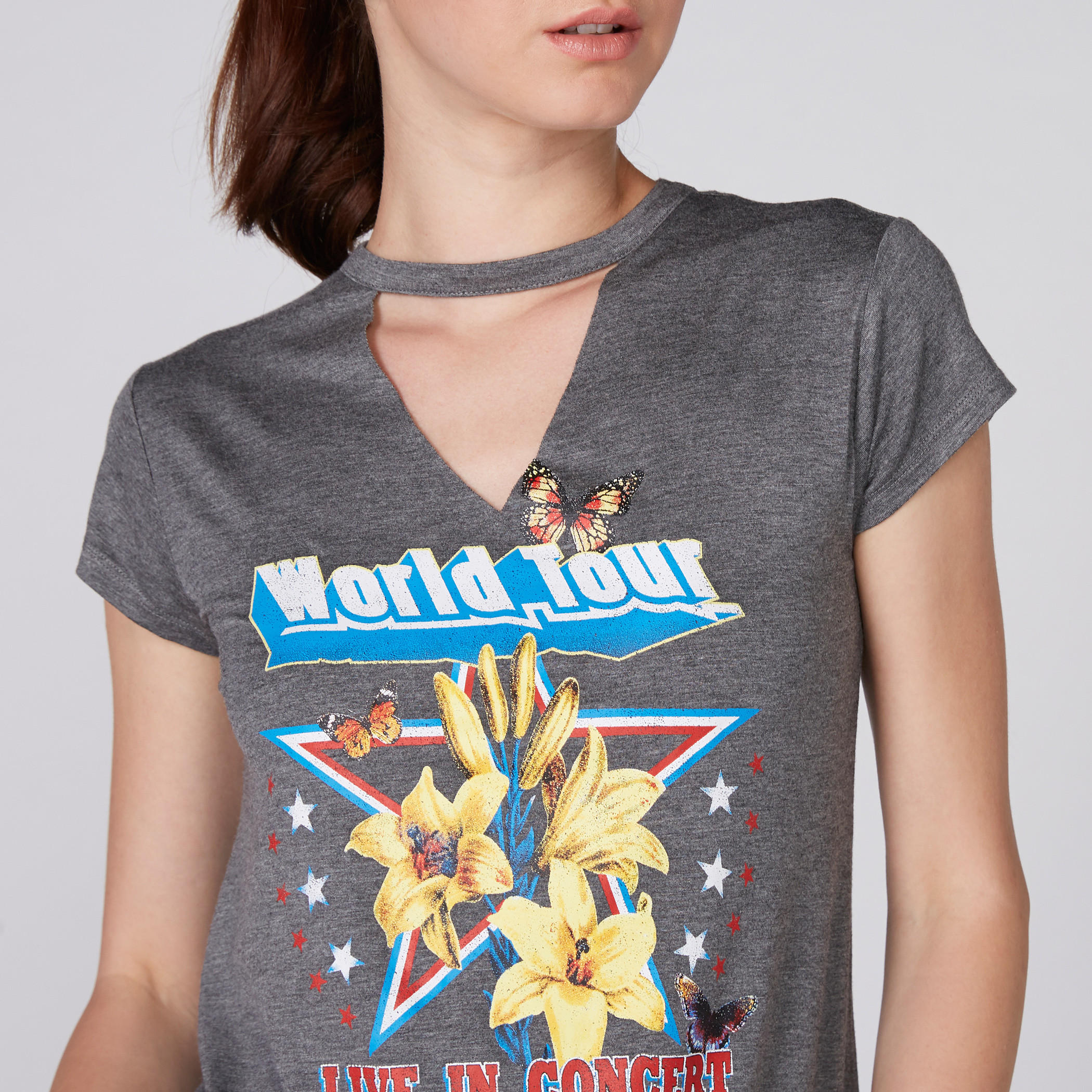 تيشيرت بياقة طوق وأكمام كاب مع طبعات من لي كوبر-women-clothing-tshirts-image-3