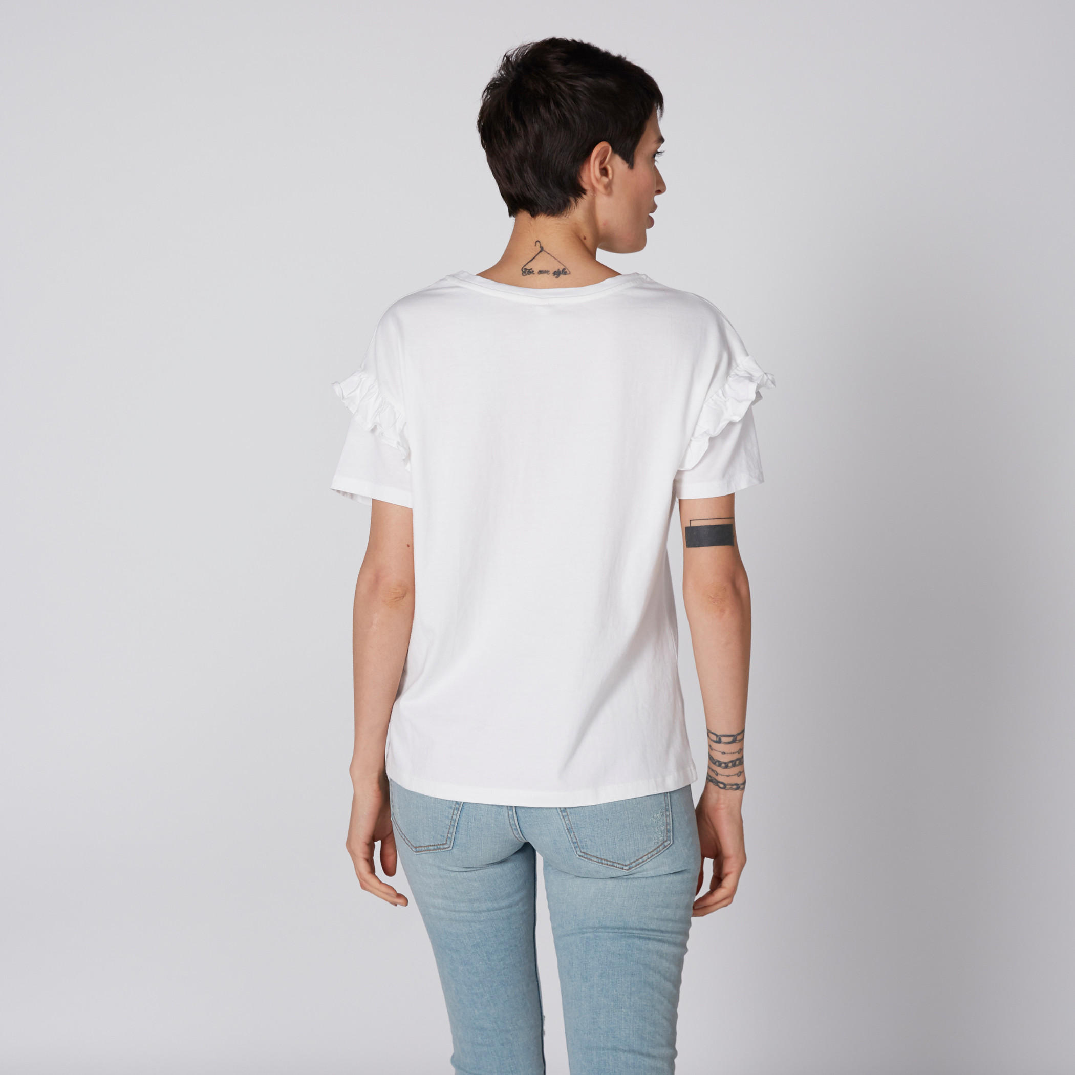 بلوزة مطرّزة بأكمام قصيرة وتفاصيل كشكش من لي كوبر-women-clothing-shirtsandblouses-blouses-image-2