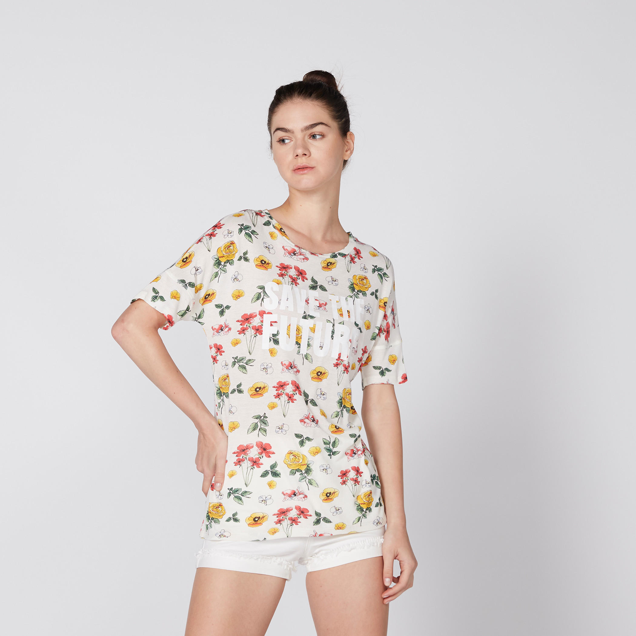 بلوزة بياقة مستديرة وأكمام متصلة وطبعات من لي كوبر-women-clothing-tshirts-image-1