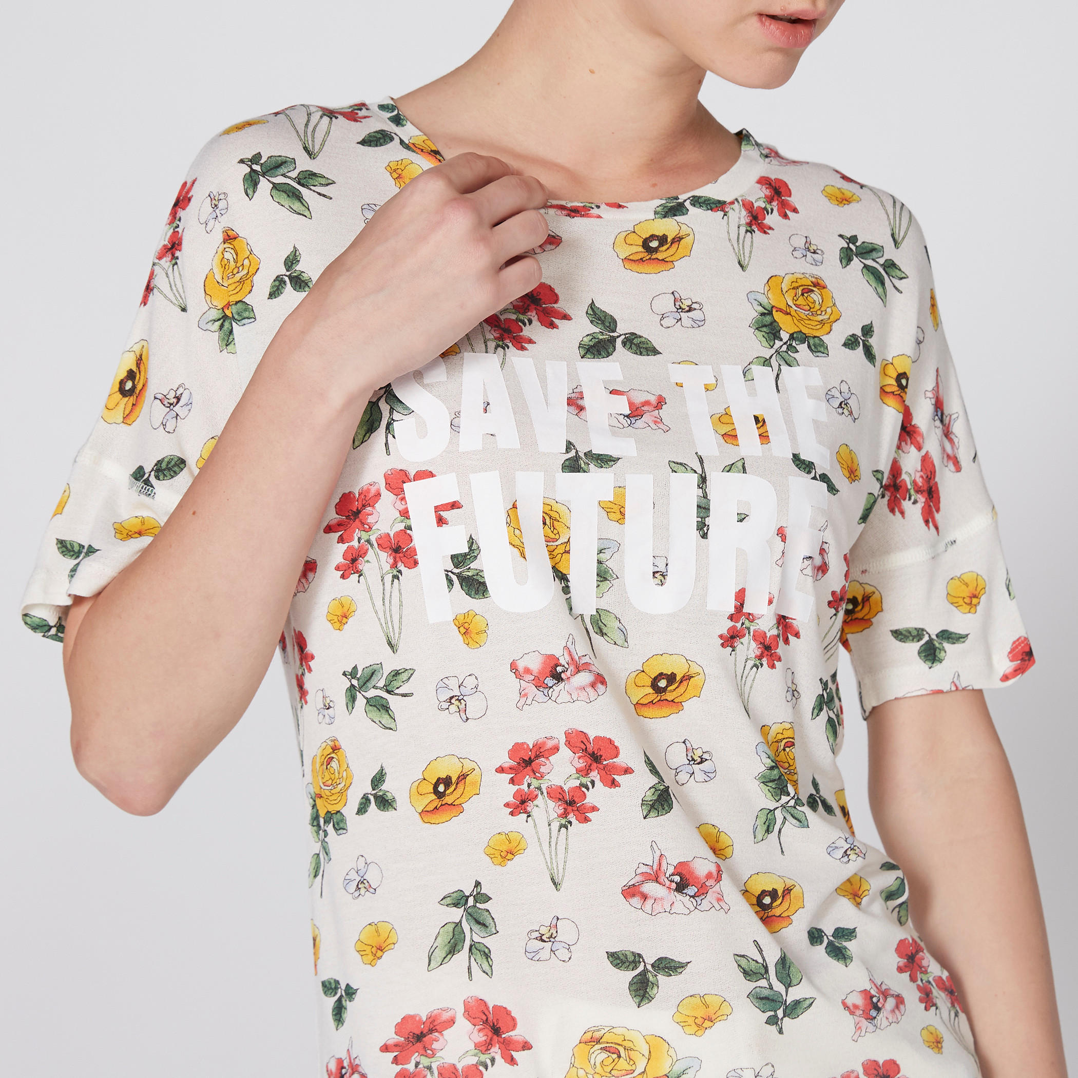 بلوزة بياقة مستديرة وأكمام متصلة وطبعات من لي كوبر-women-clothing-tshirts-image-3