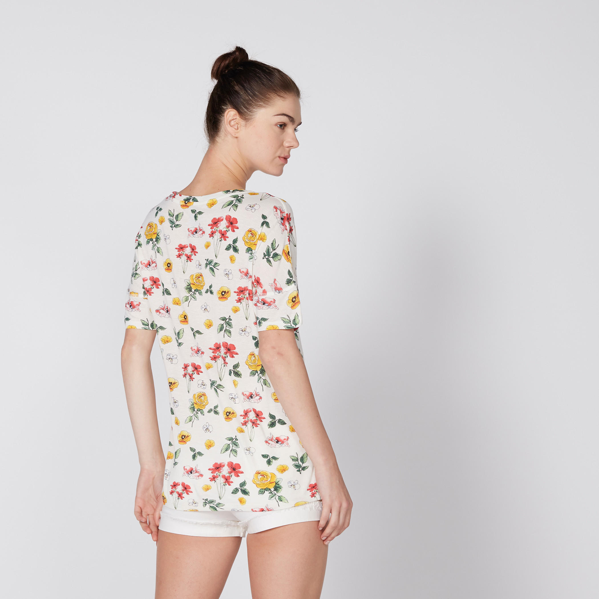 بلوزة بياقة مستديرة وأكمام متصلة وطبعات من لي كوبر-women-clothing-tshirts-image-4