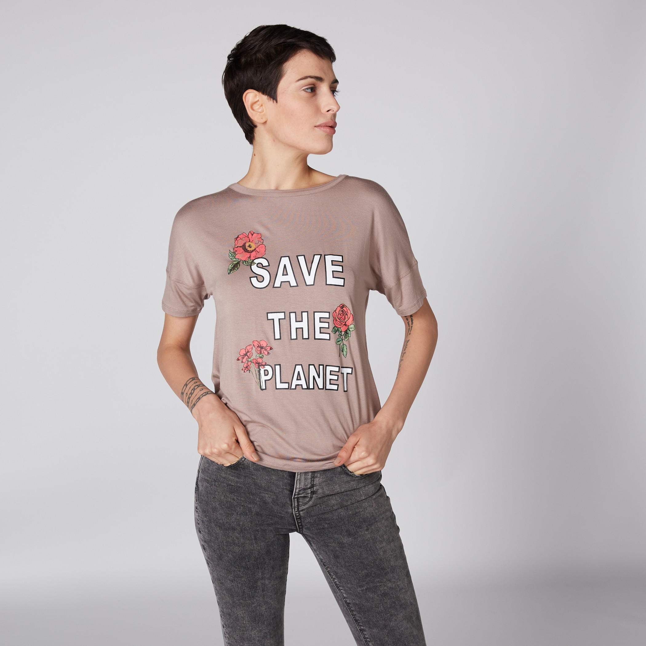 تيشيرت بياقة مستديرة وأكمام قصيرة وطبعات من لي كوبر-women-clothing-tshirts-image-1