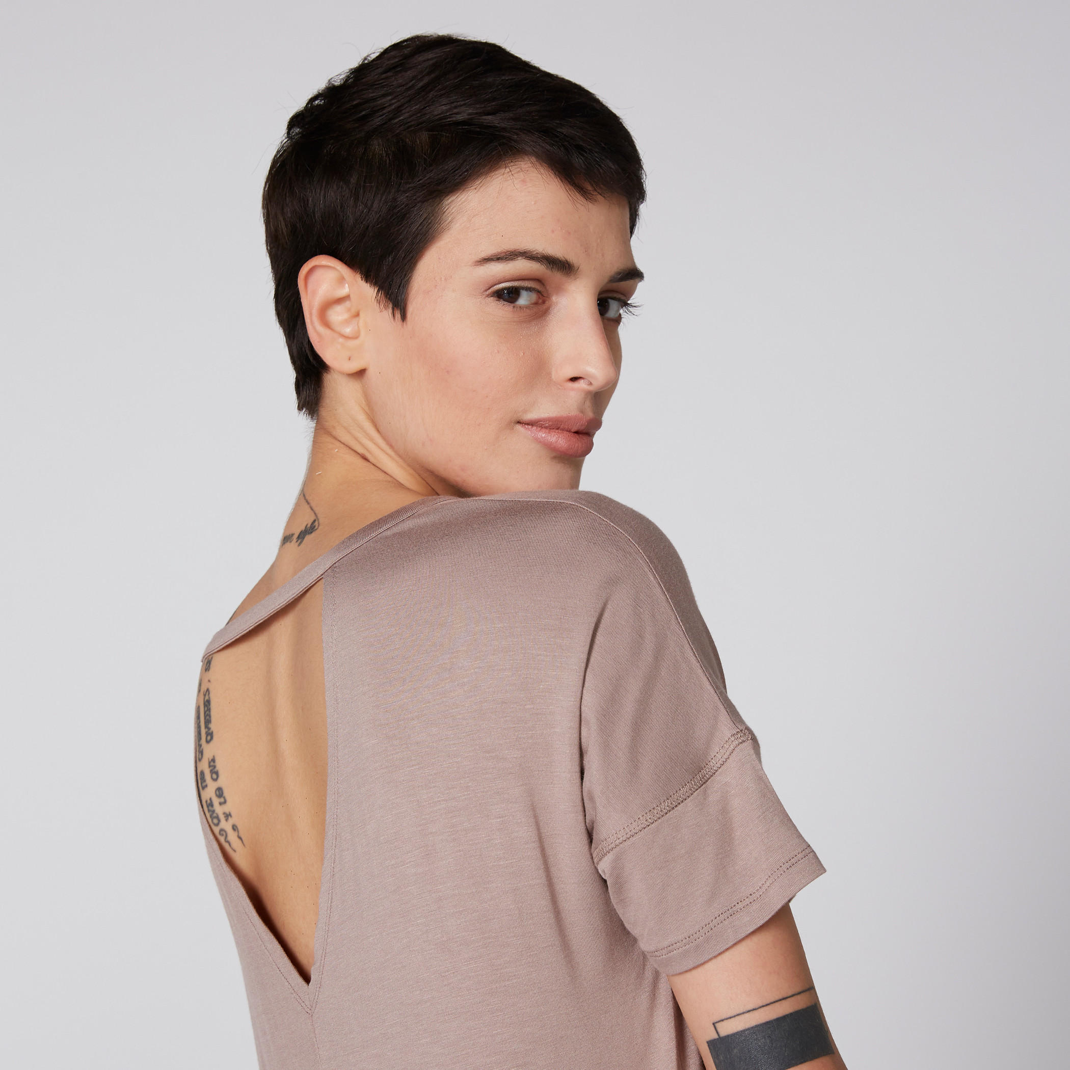 تيشيرت بياقة مستديرة وأكمام قصيرة وطبعات من لي كوبر-women-clothing-tshirts-image-2