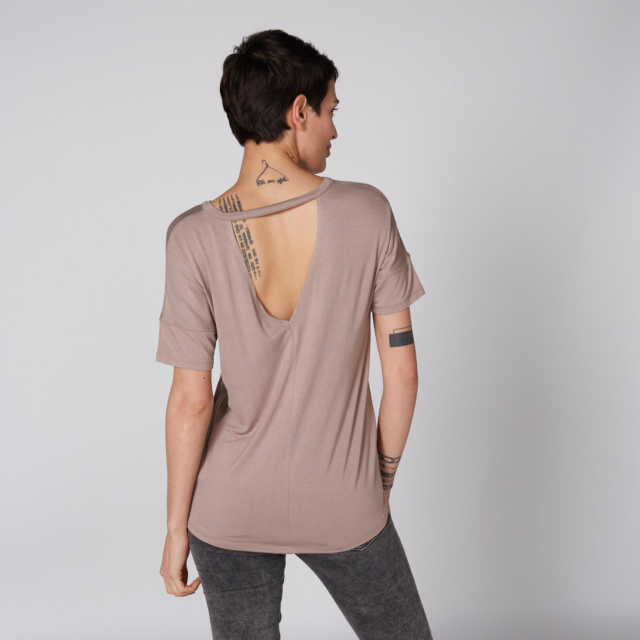 تيشيرت بياقة مستديرة وأكمام قصيرة وطبعات من لي كوبر-women-clothing-tshirts-image-4