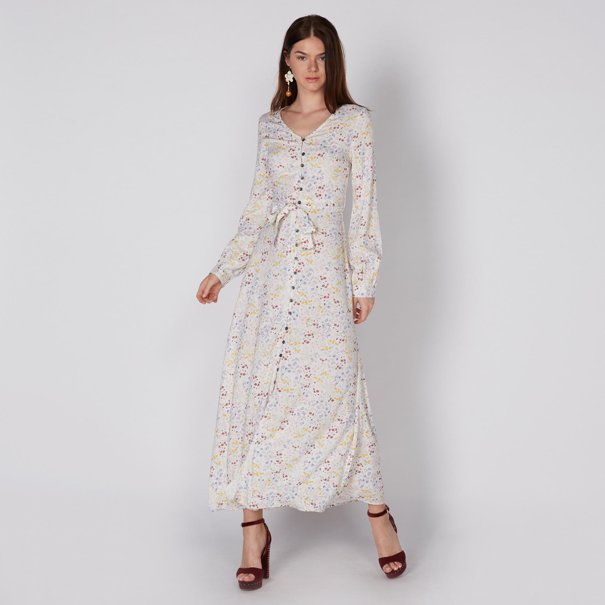 فستان طويل بطبعات وأكمام طويلة ورباط من لي كوبر-women-clothing-dresses-image-1