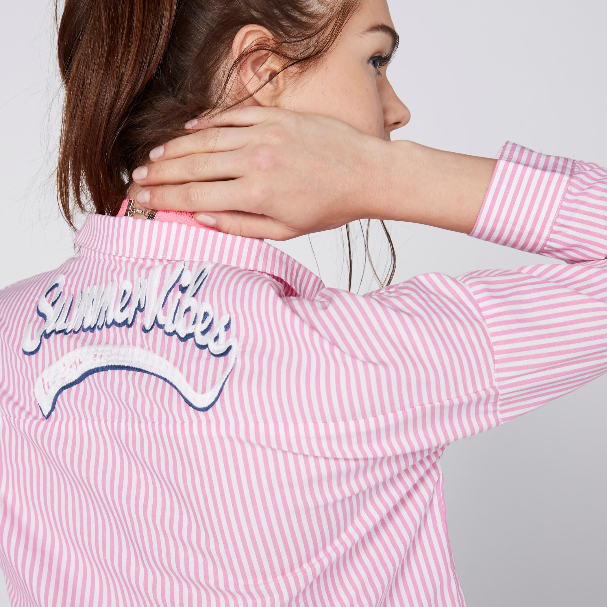 قميص قصير مقلّم باكمام طويلة-women-clothing-shirtsandblouses-shirts-image-3