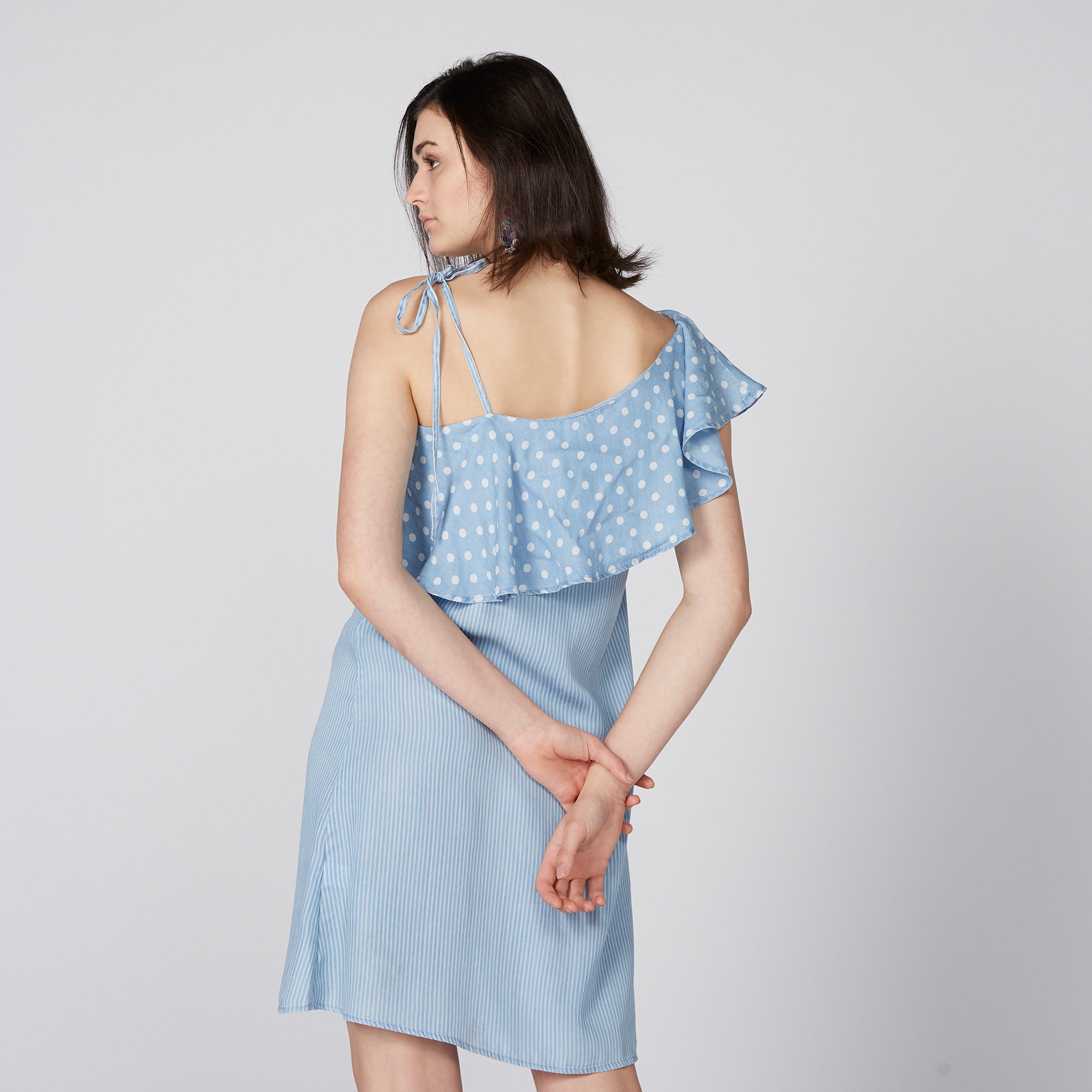 فستان ميدي بطبعات وتفاصيل كشكش ورباط من لي كوبر-women-clothing-dresses-image-3