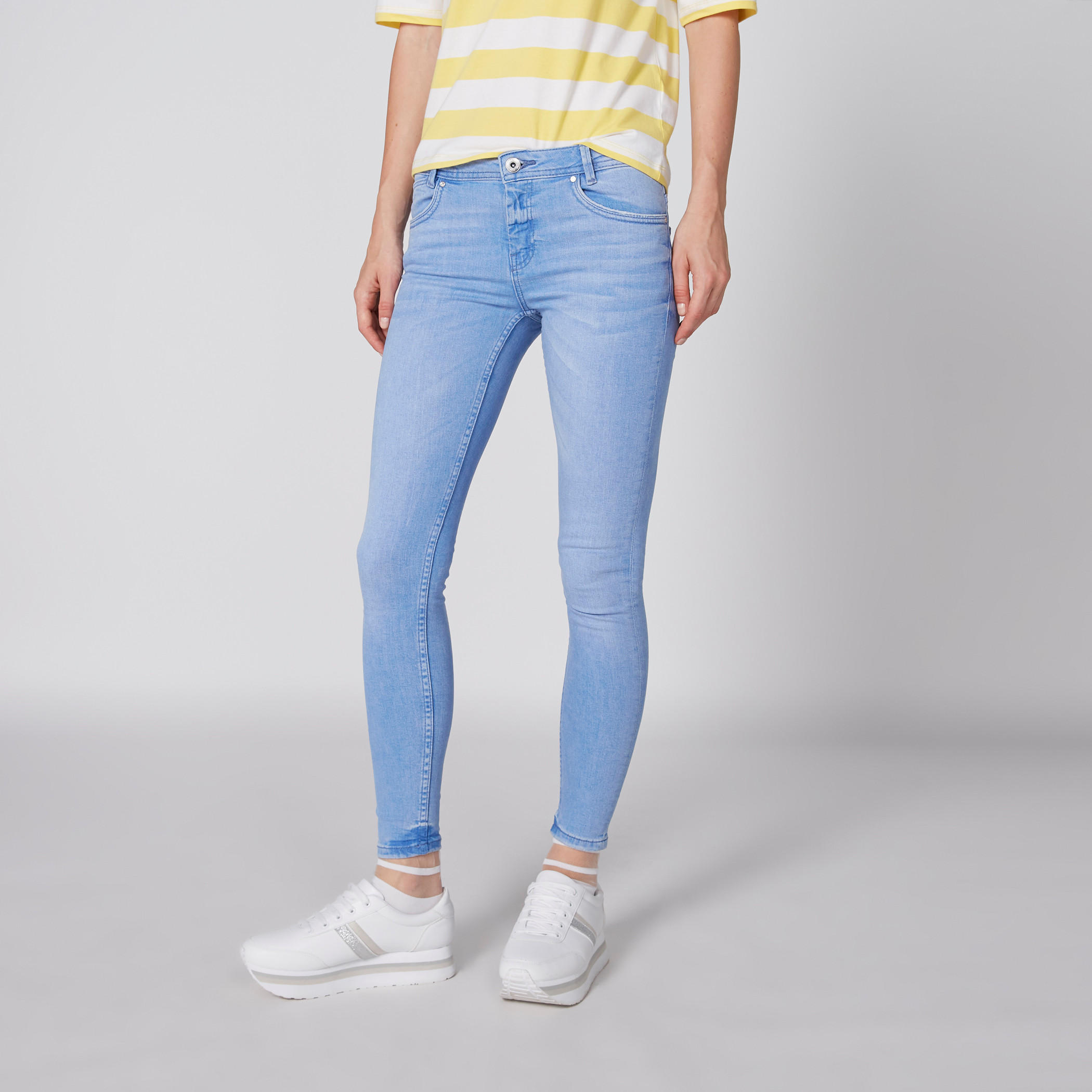 بنطال جينز طويل بزر إغلاق وجيوب من لي كوبر-women-clothing-bottoms-jeans-image-1