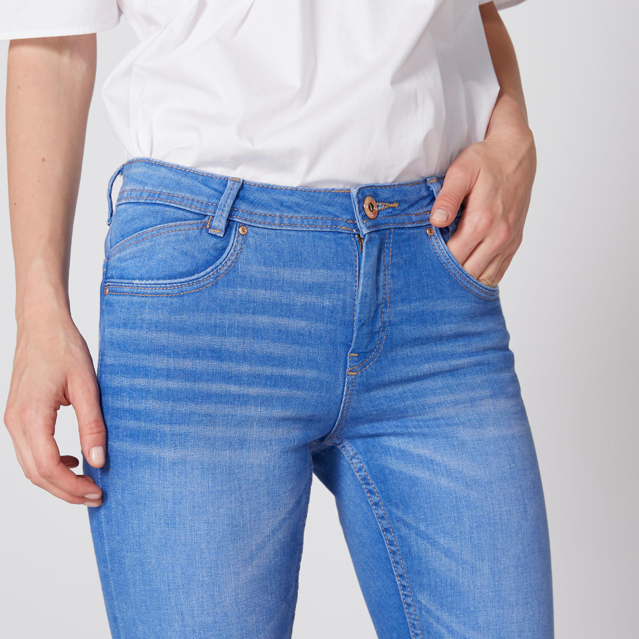 بنطال جينز طويل بجيب وزر إغلاق من لي كوبر-women-clothing-bottoms-jeans-image-6