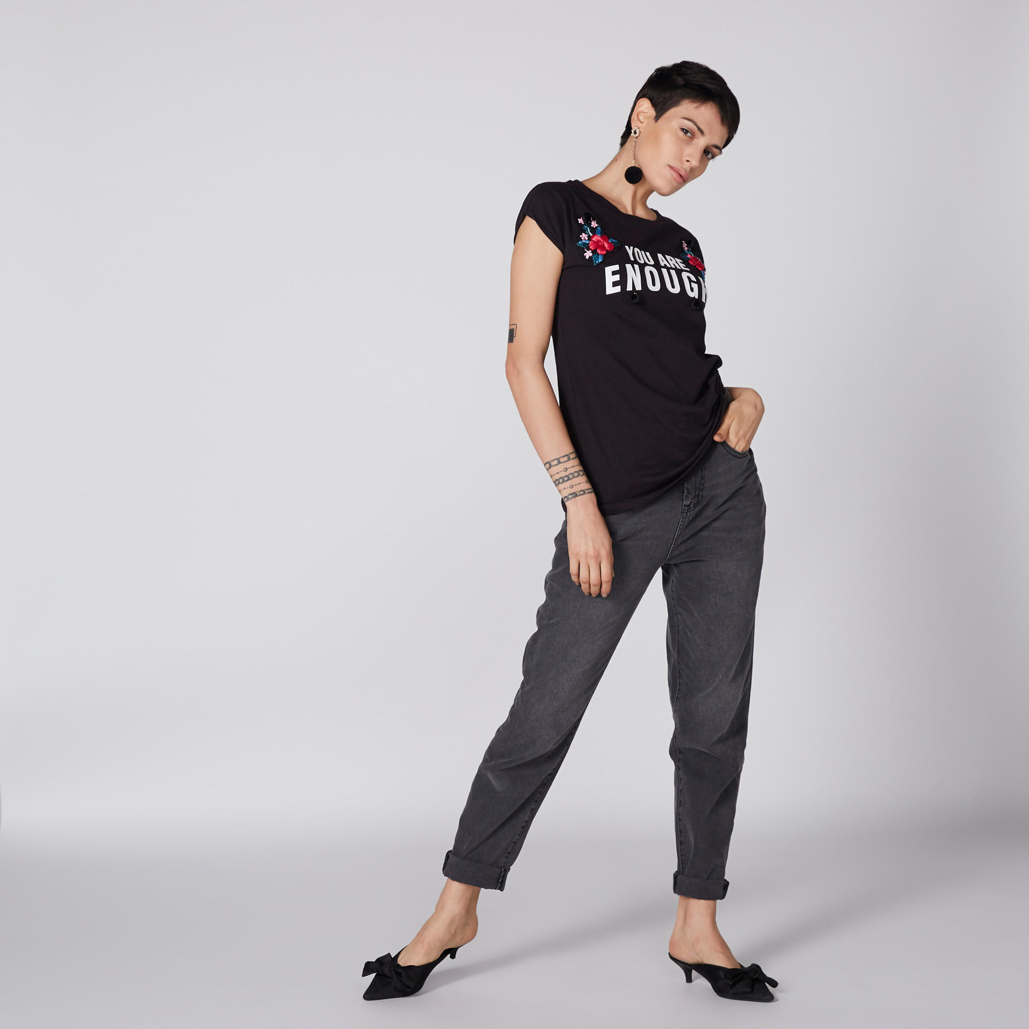 تيشيرت بياقة مستديرة وأكمام كاب وطبعات من لي كوبر-women-clothing-tshirts-image-1