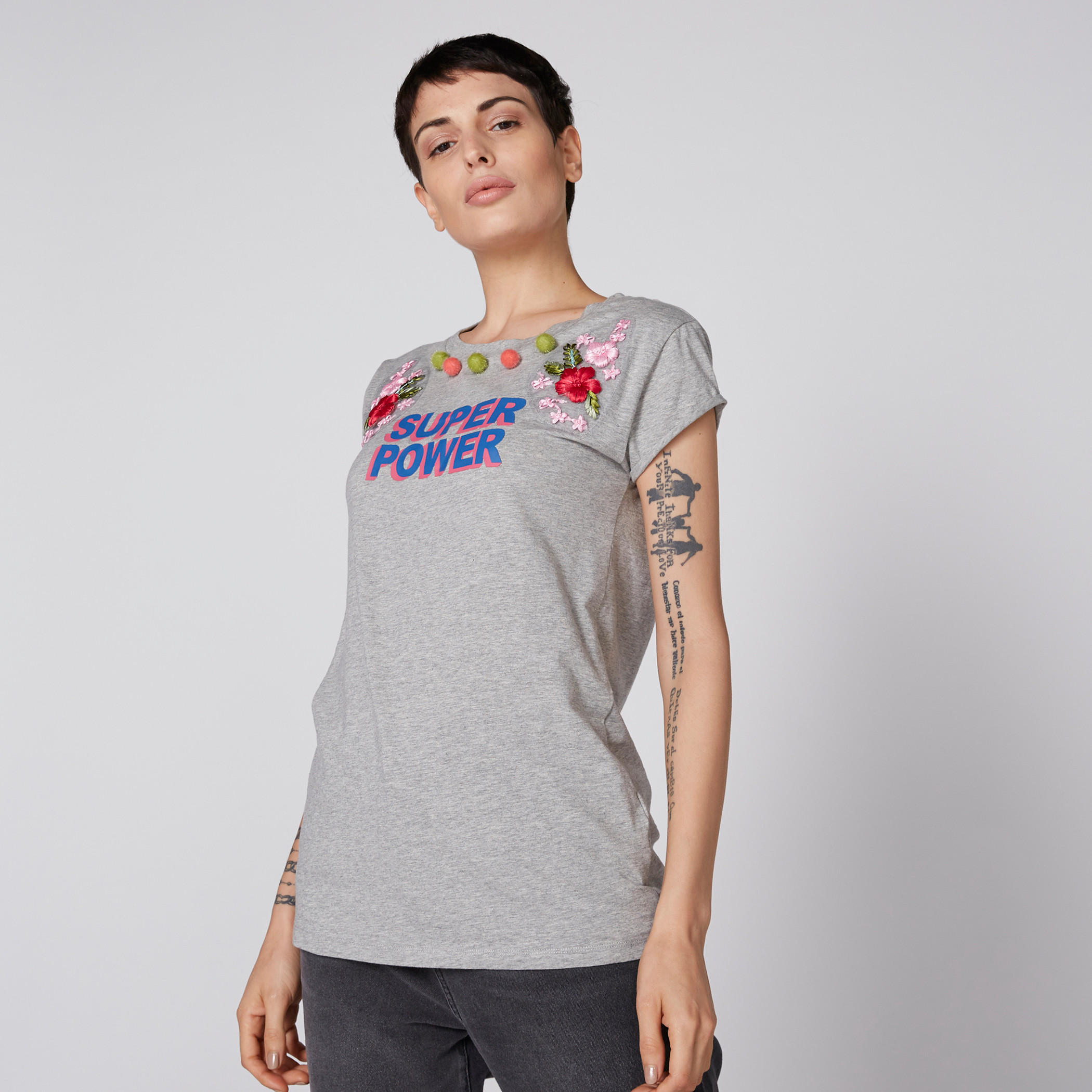 تيشيرت بياقة مستديرة وأكمام كاب وطبعات من لي كوبر-women-clothing-tshirts-image-1