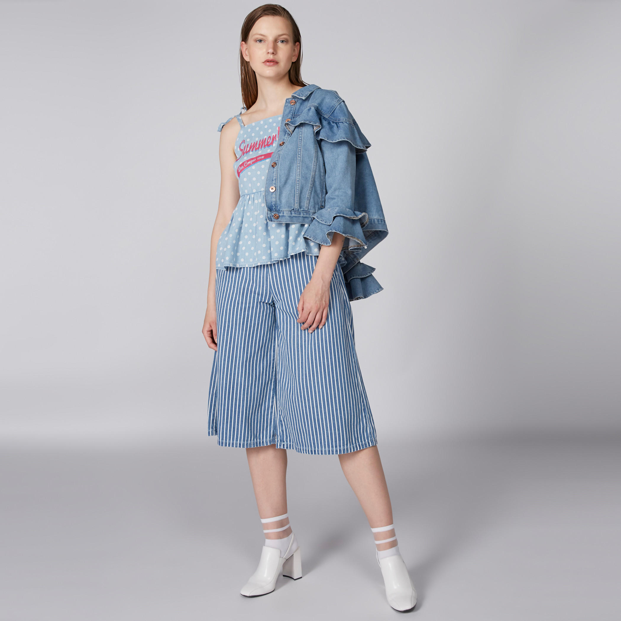 بنطال واسع الساقين من الدينم بتصميم مقلّم وجيوب من لي كوبر-women-clothing-bottoms-trousers-image-1