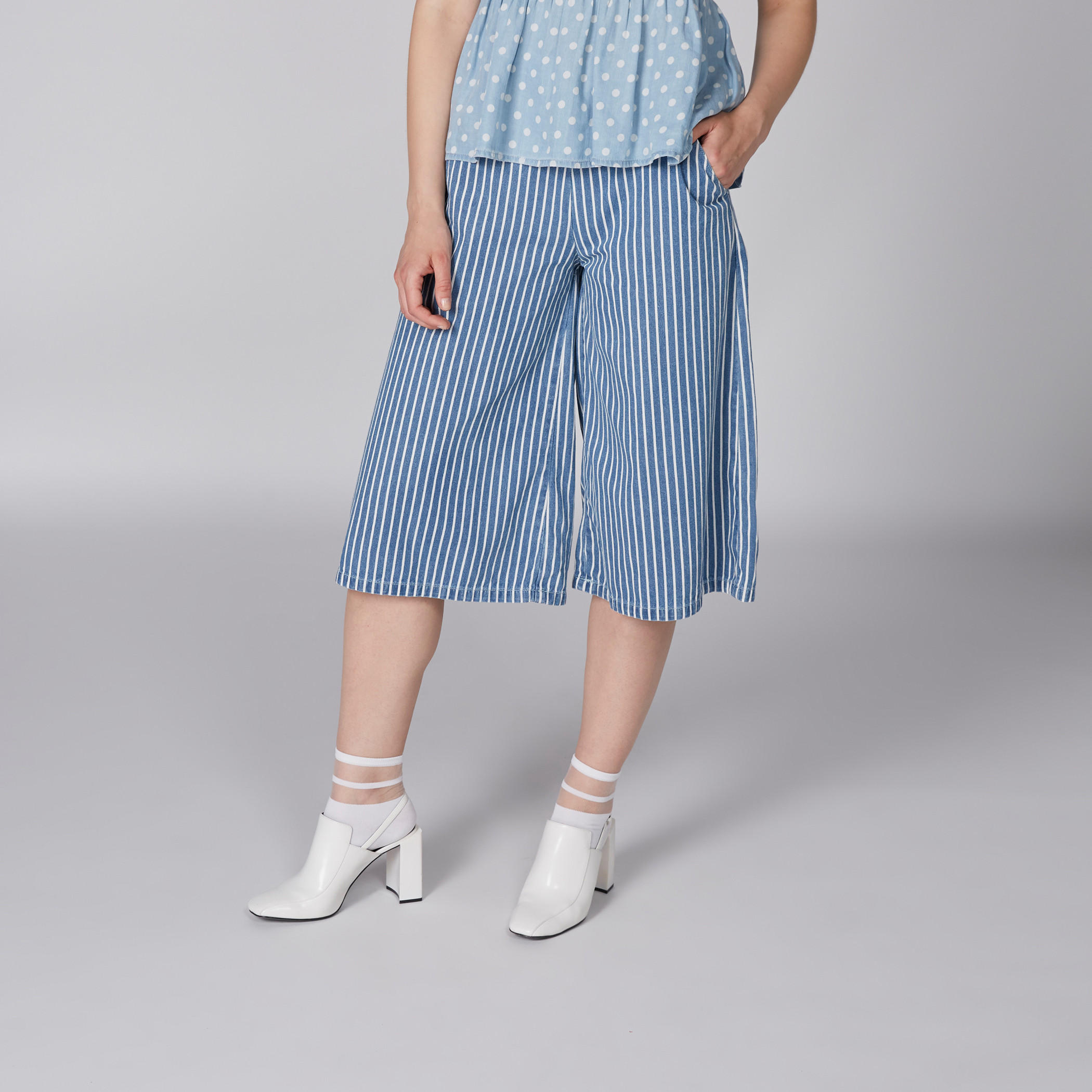 بنطال واسع الساقين من الدينم بتصميم مقلّم وجيوب من لي كوبر-women-clothing-bottoms-trousers-image-3