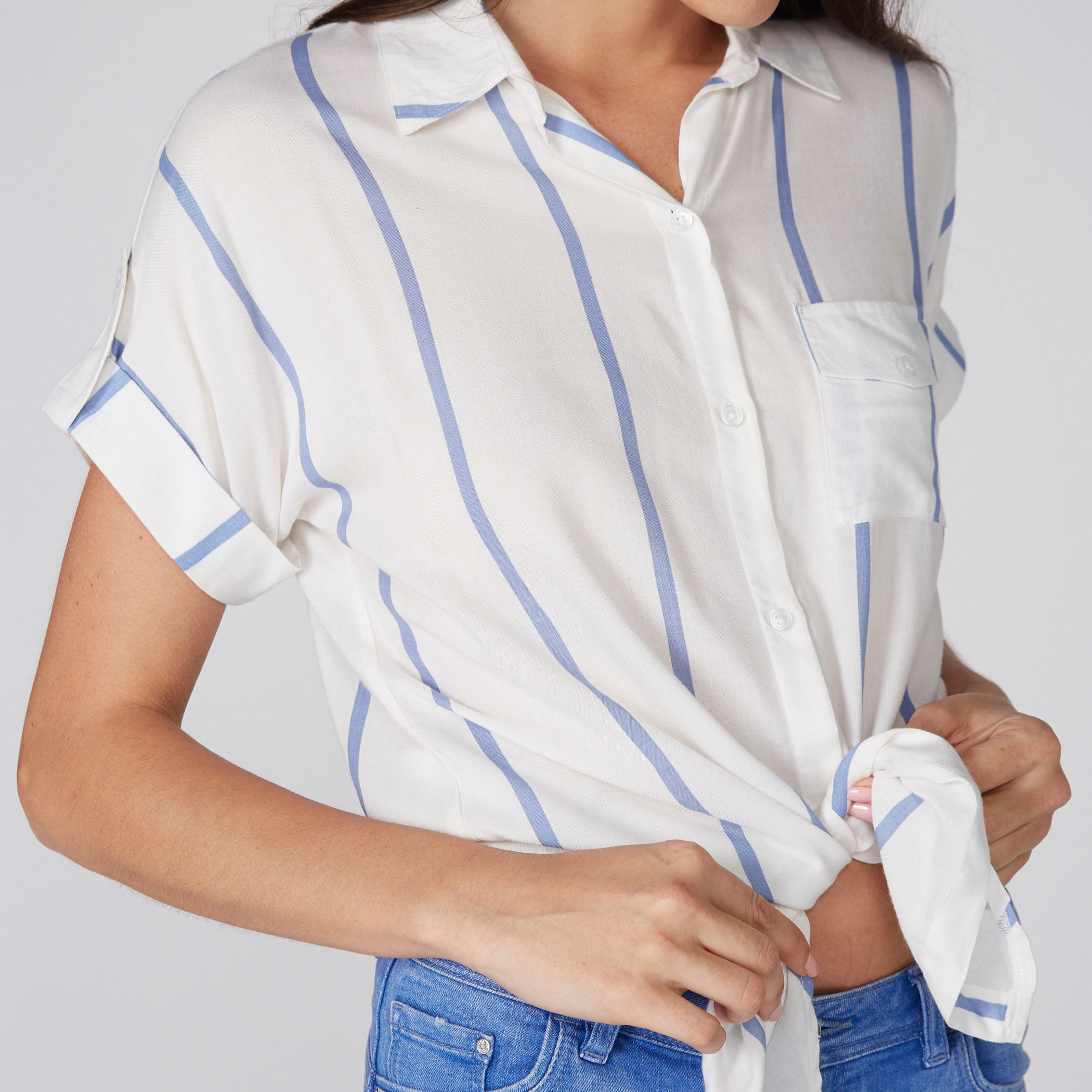 قميص مقلّم بحوّاف رباط من لي كوبر-women-clothing-shirtsandblouses-shirts-image-2
