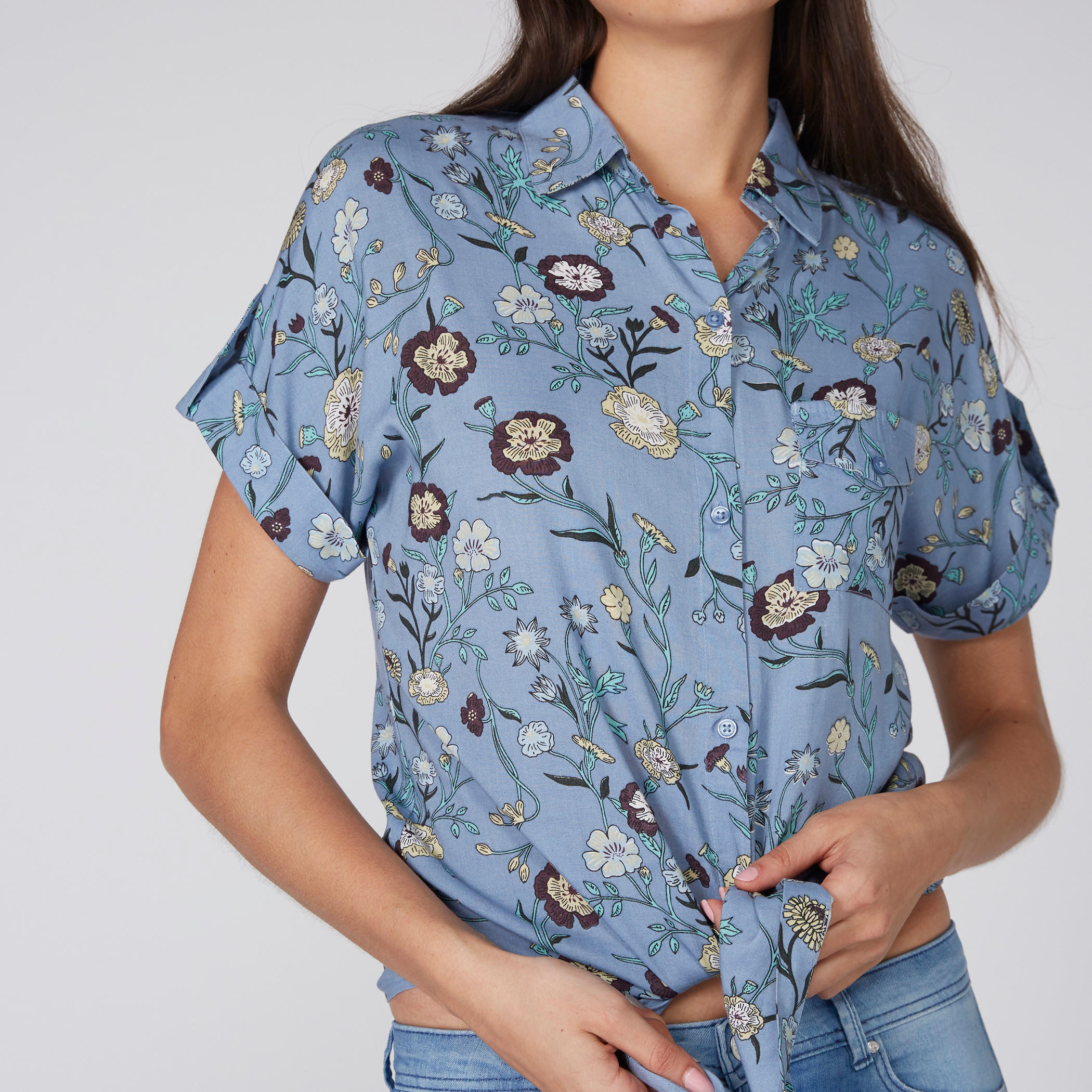 قميص بحوّاف رباط وطبعات الأزهار من لي كوبر-women-clothing-shirtsandblouses-shirts-image-2