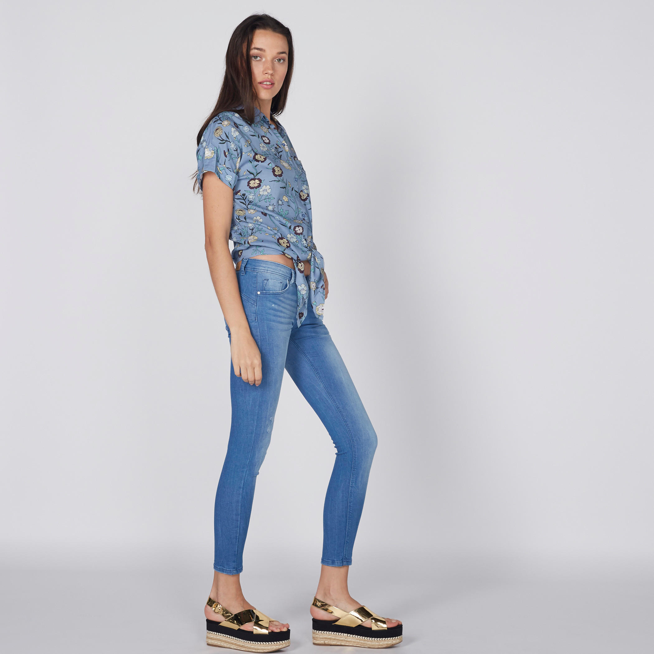 قميص بحوّاف رباط وطبعات الأزهار من لي كوبر-women-clothing-shirtsandblouses-shirts-image-4