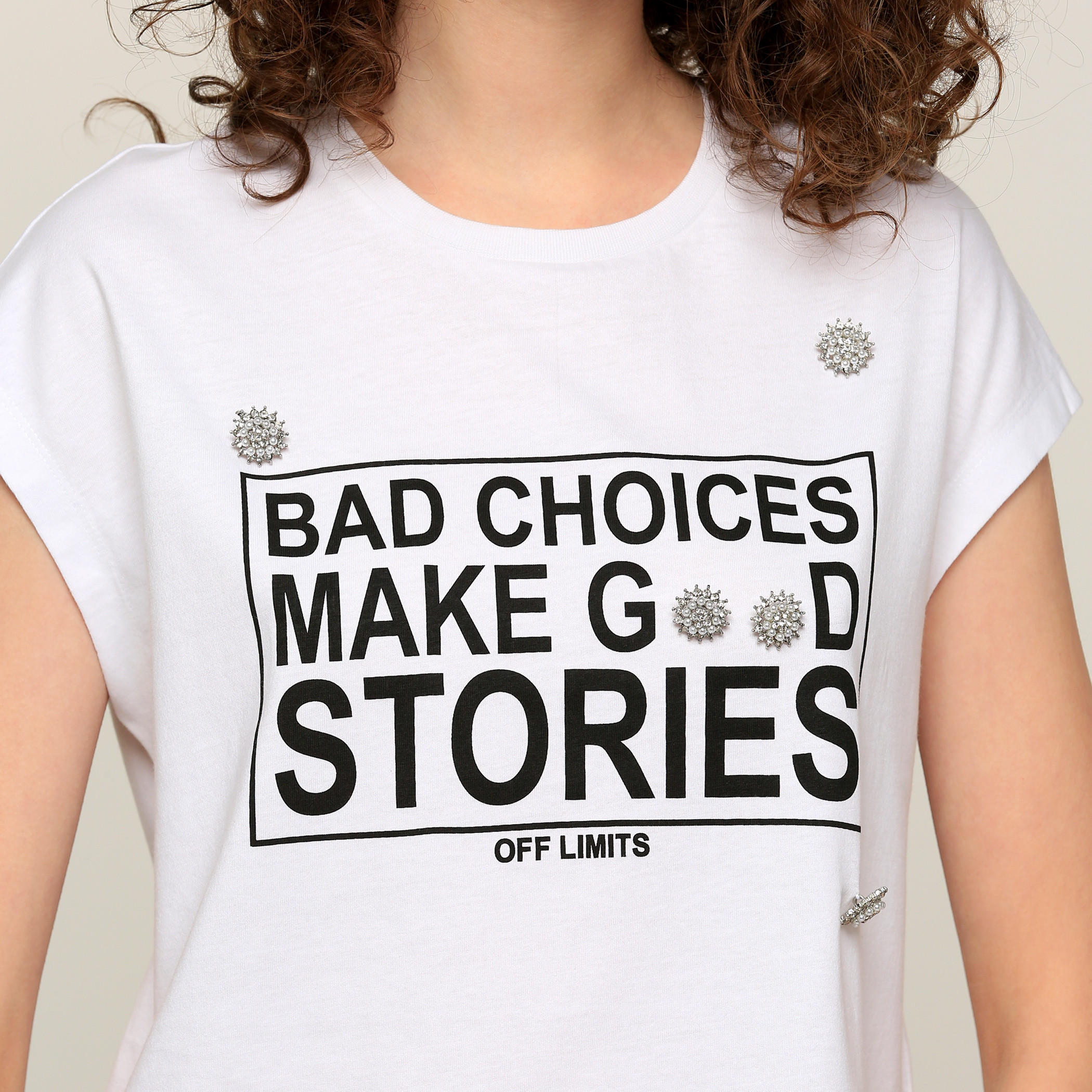 تيشيرت بياقة مستديرة وأكمام كاب وطبعات من لي كوبر-women-clothing-tshirts-image-4