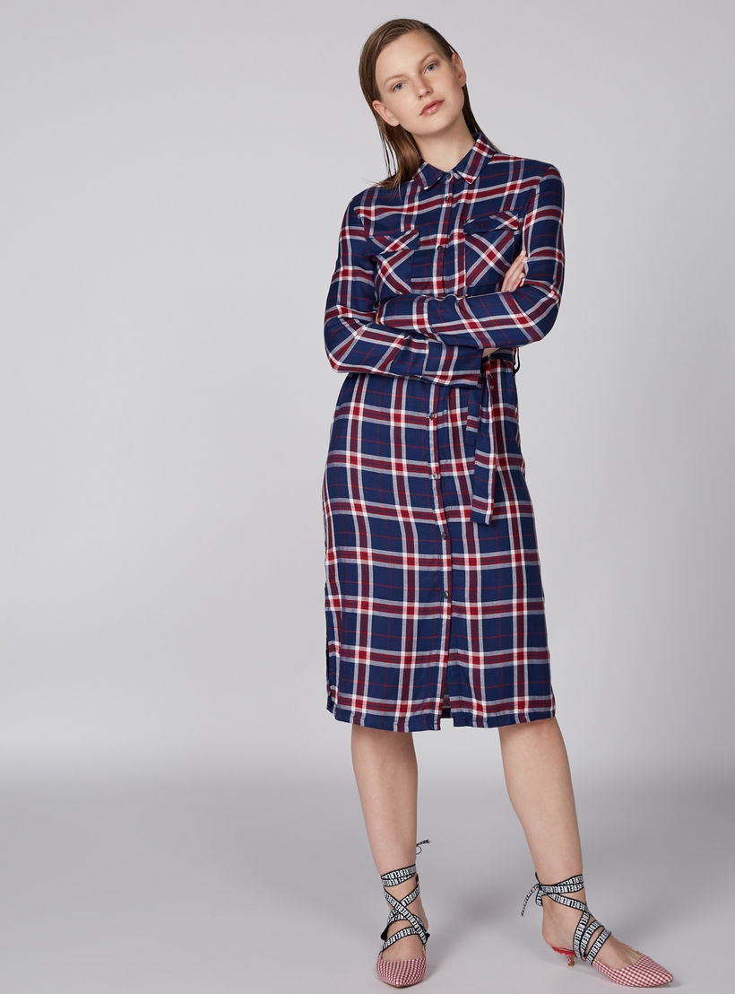 فستان قميص كاروهات بأكمام طويلة ورباط من لي كوبر-women-clothing-dresses-image-1