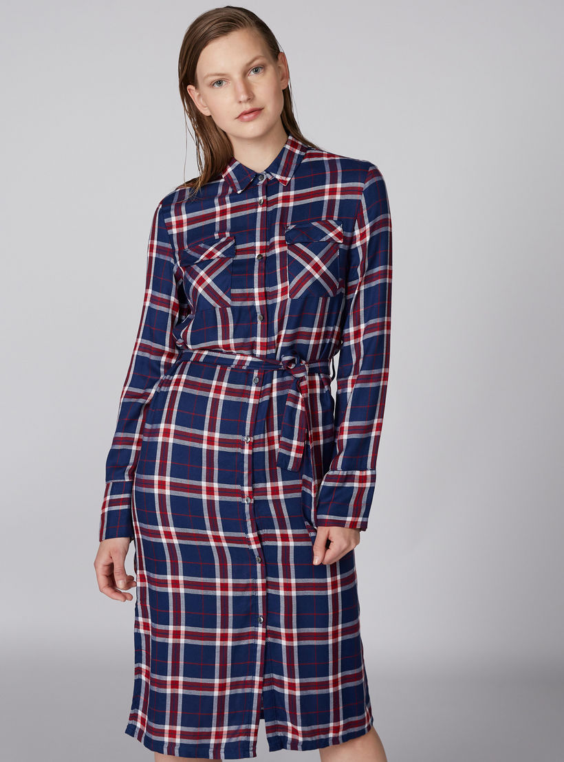 فستان قميص كاروهات بأكمام طويلة ورباط من لي كوبر-women-clothing-dresses-image-4