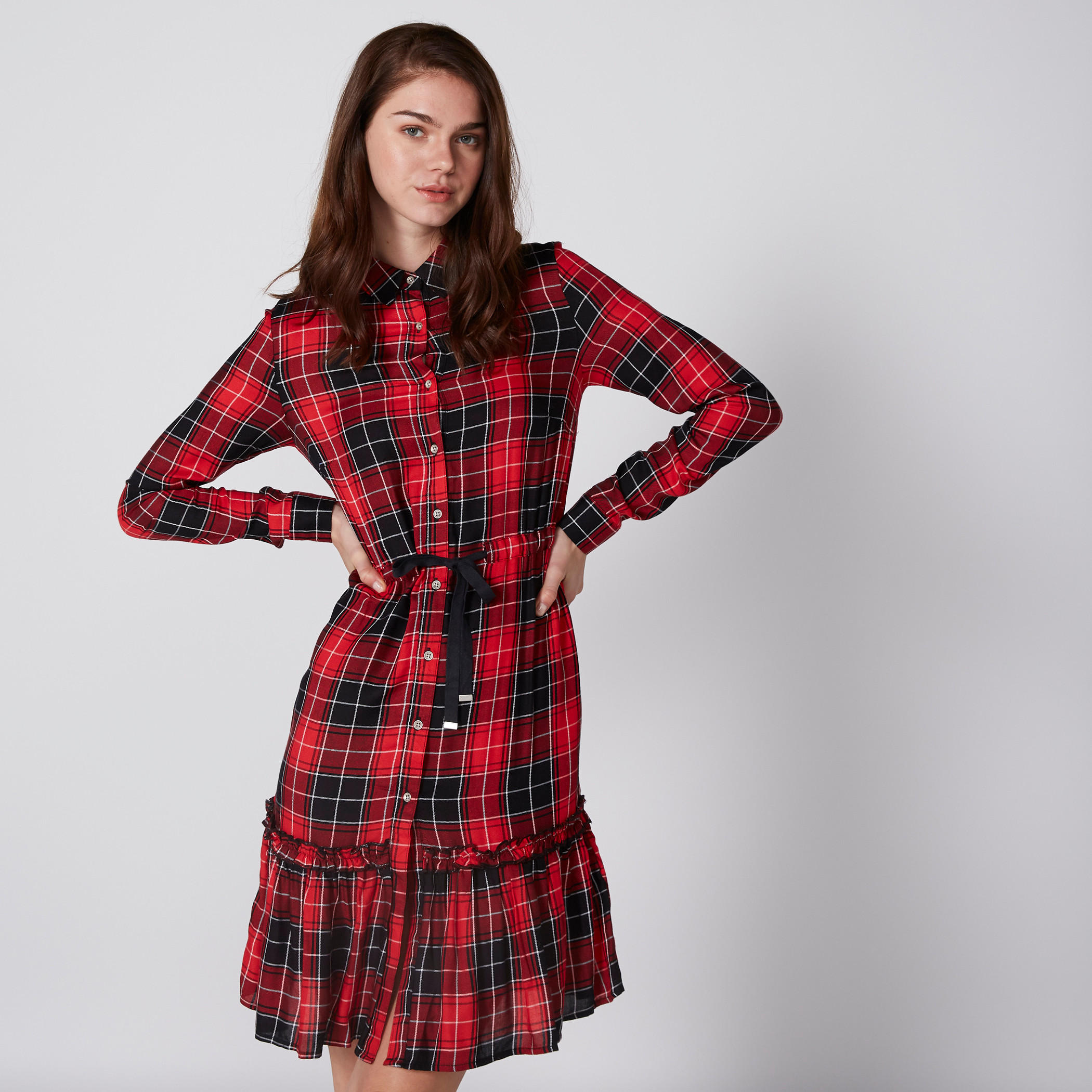 فستان كاروهات متوسط الطول بأكمام طويلة وتفاصيل كشكش من لي كوبر-women-clothing-dresses-image-1