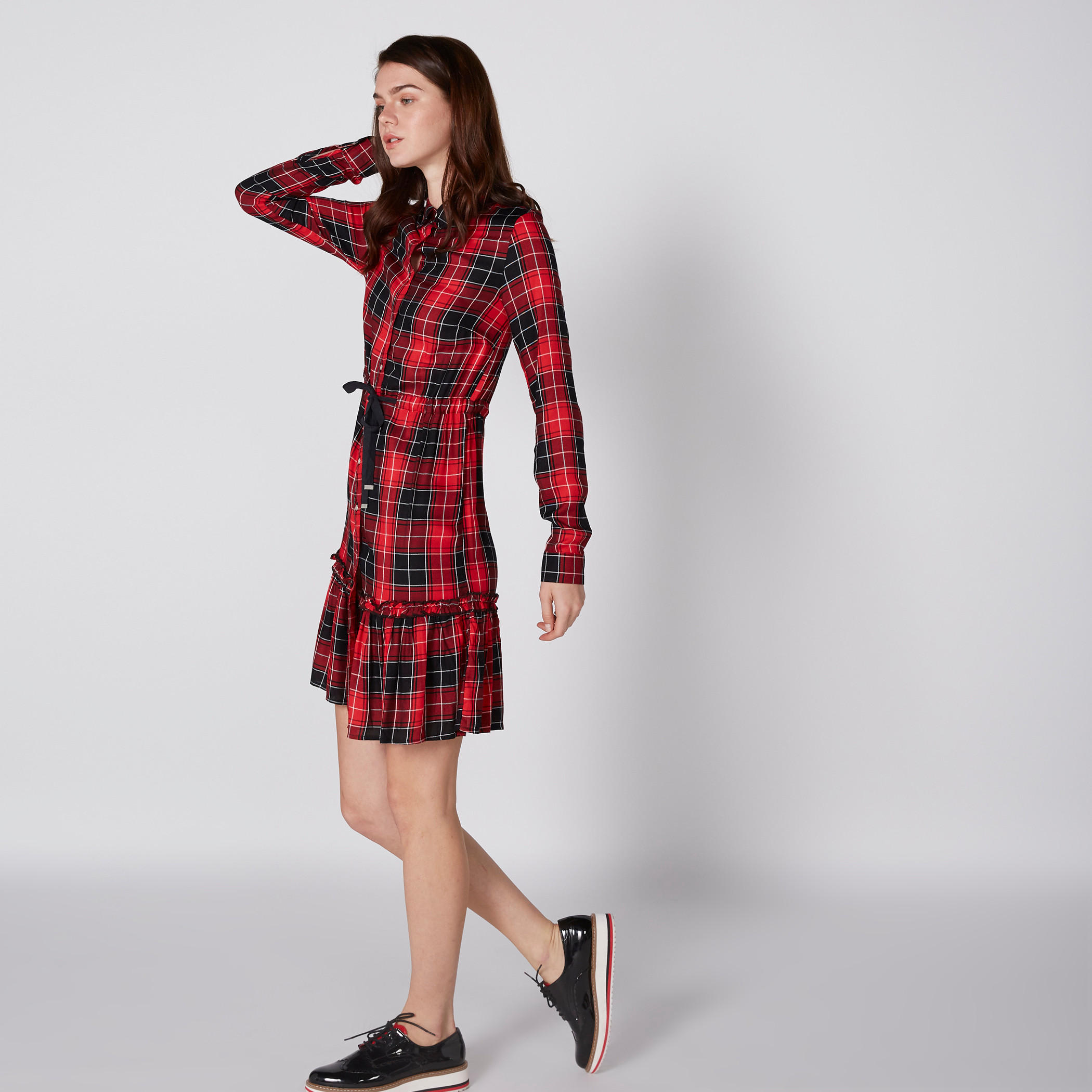 فستان كاروهات متوسط الطول بأكمام طويلة وتفاصيل كشكش من لي كوبر-women-clothing-dresses-image-3