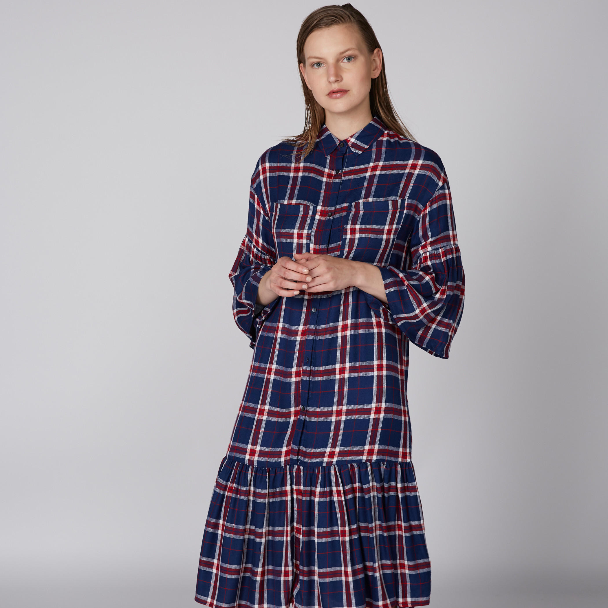 فستان قميص كاروهات بأكمام عريضة من لي كوبر-women-clothing-dresses-image-1
