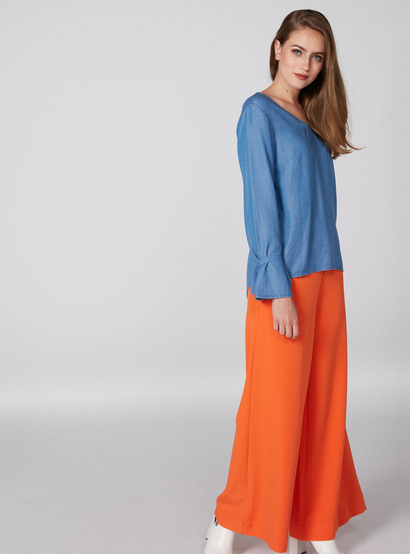 بلوزة من الدينم بياقة V وأكمام طويلة من لي كوبر-women-clothing-shirtsandblouses-blouses-image-2