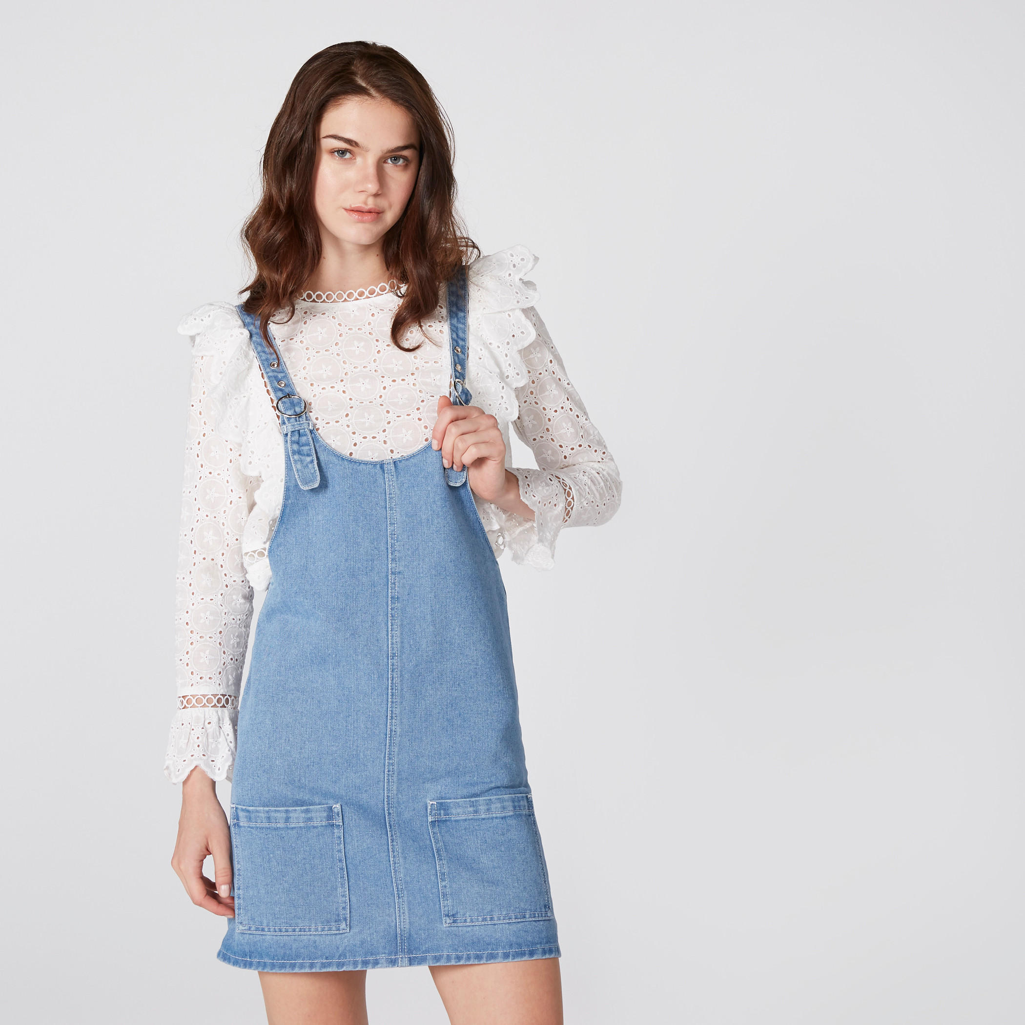 مريلة من الدينم بإبزيم بدبوس وجيوب من لي كوبر-women-clothing-dresses-image-1