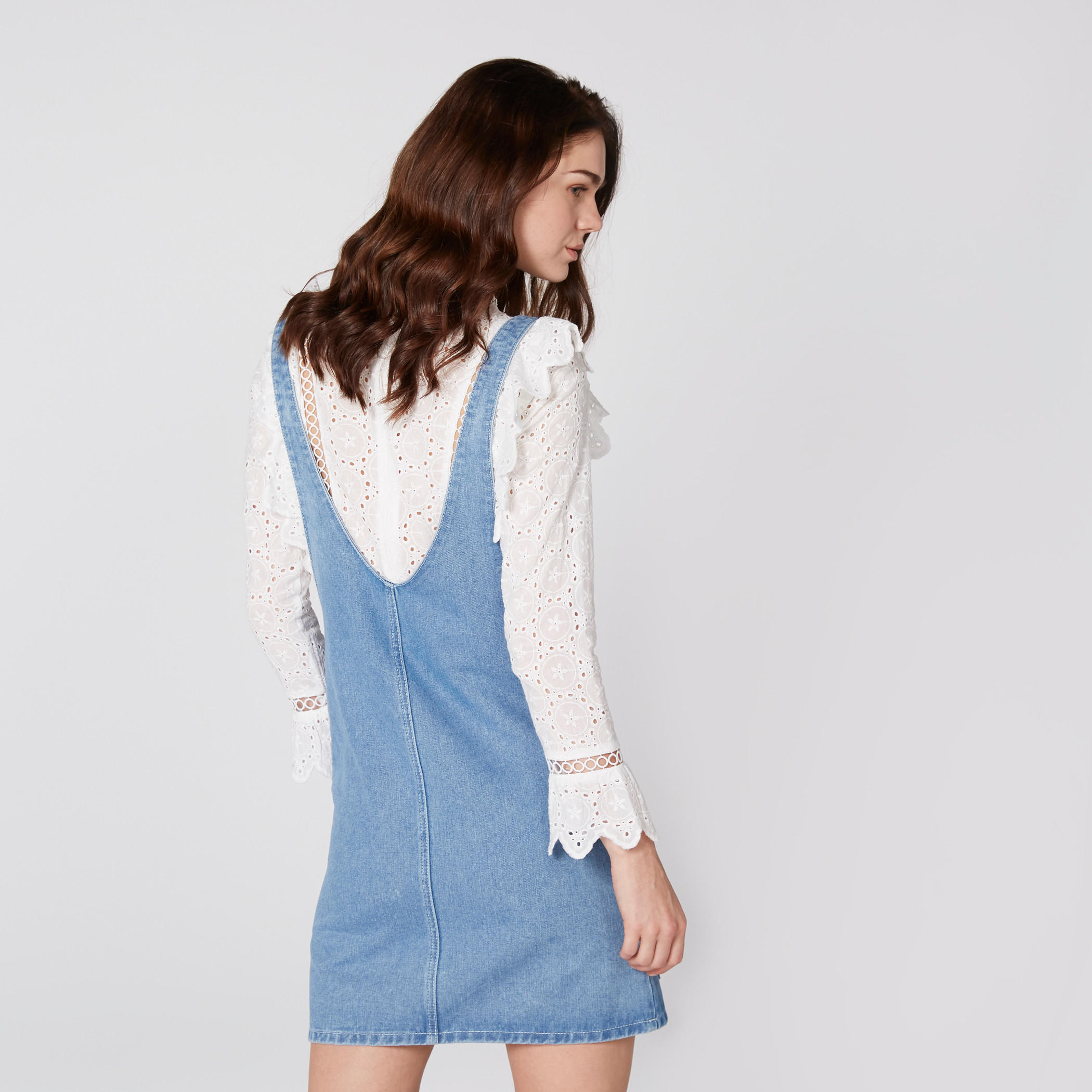 مريلة من الدينم بإبزيم بدبوس وجيوب من لي كوبر-women-clothing-dresses-image-3