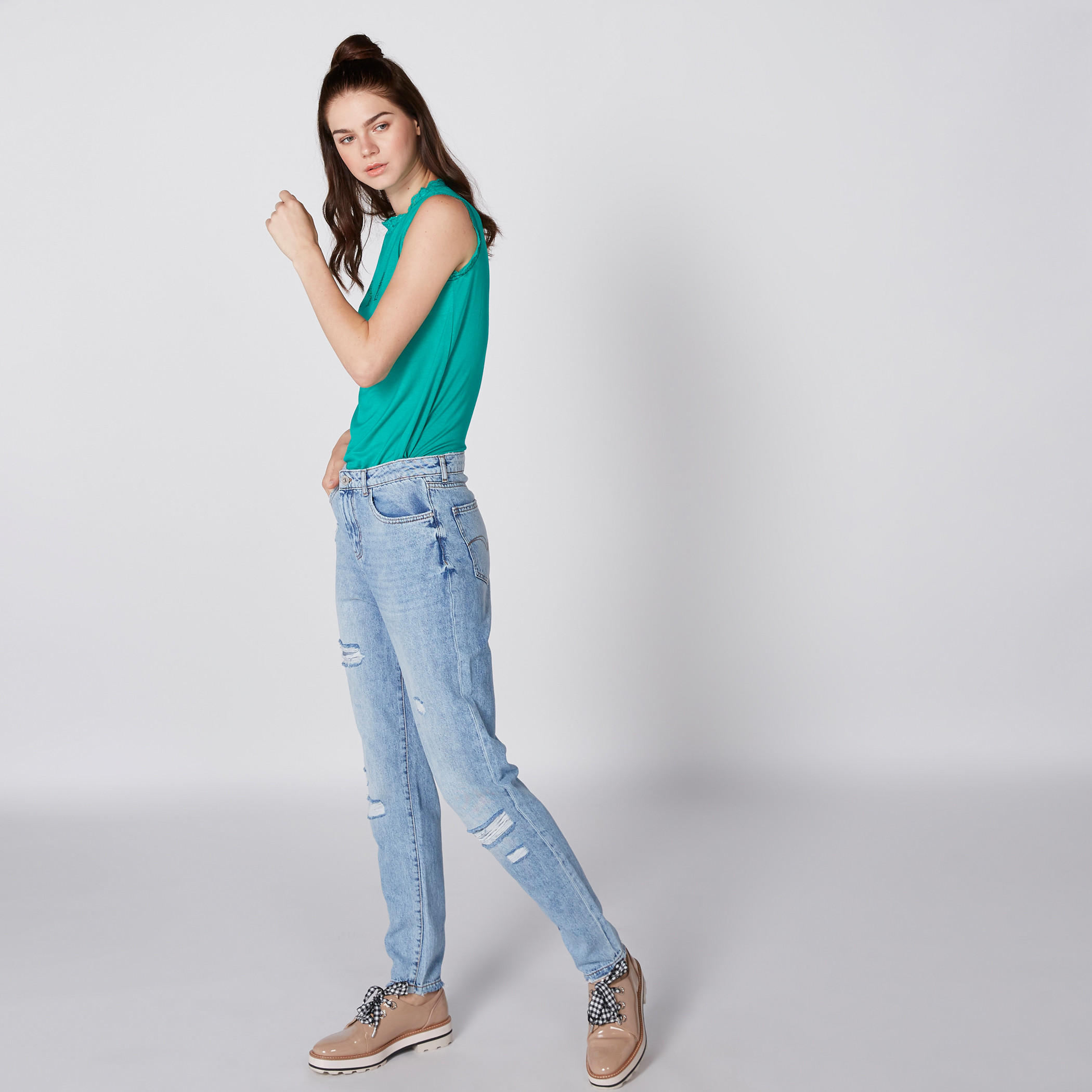 بنطال جينز بتصميم ممزّق وزر إغلاق وجيوب من لي كوبر-women-clothing-bottoms-jeans-image-2