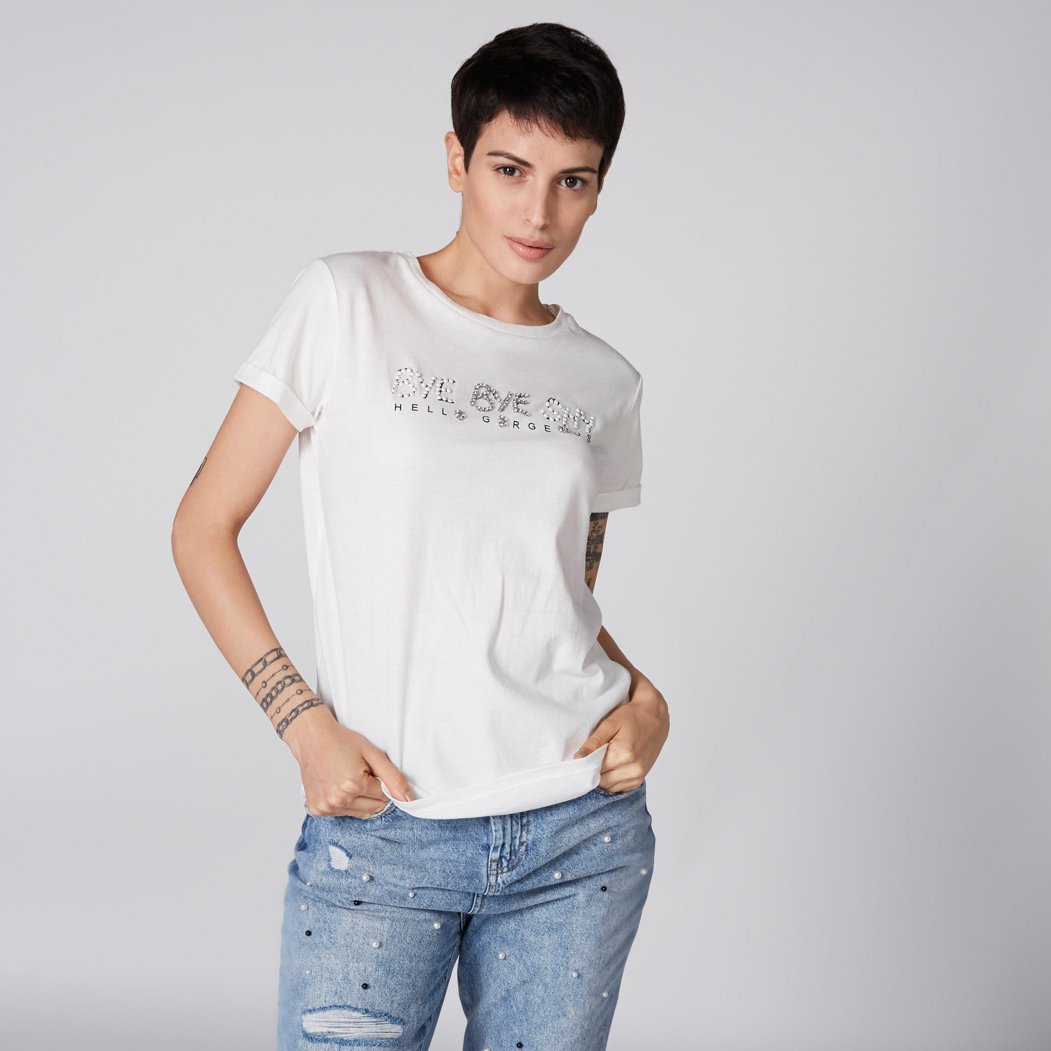 تيشيرت بياقة مستديرة وأكمام قصيرة وتزيينات من لي كوبر-women-clothing-tshirts-image-3