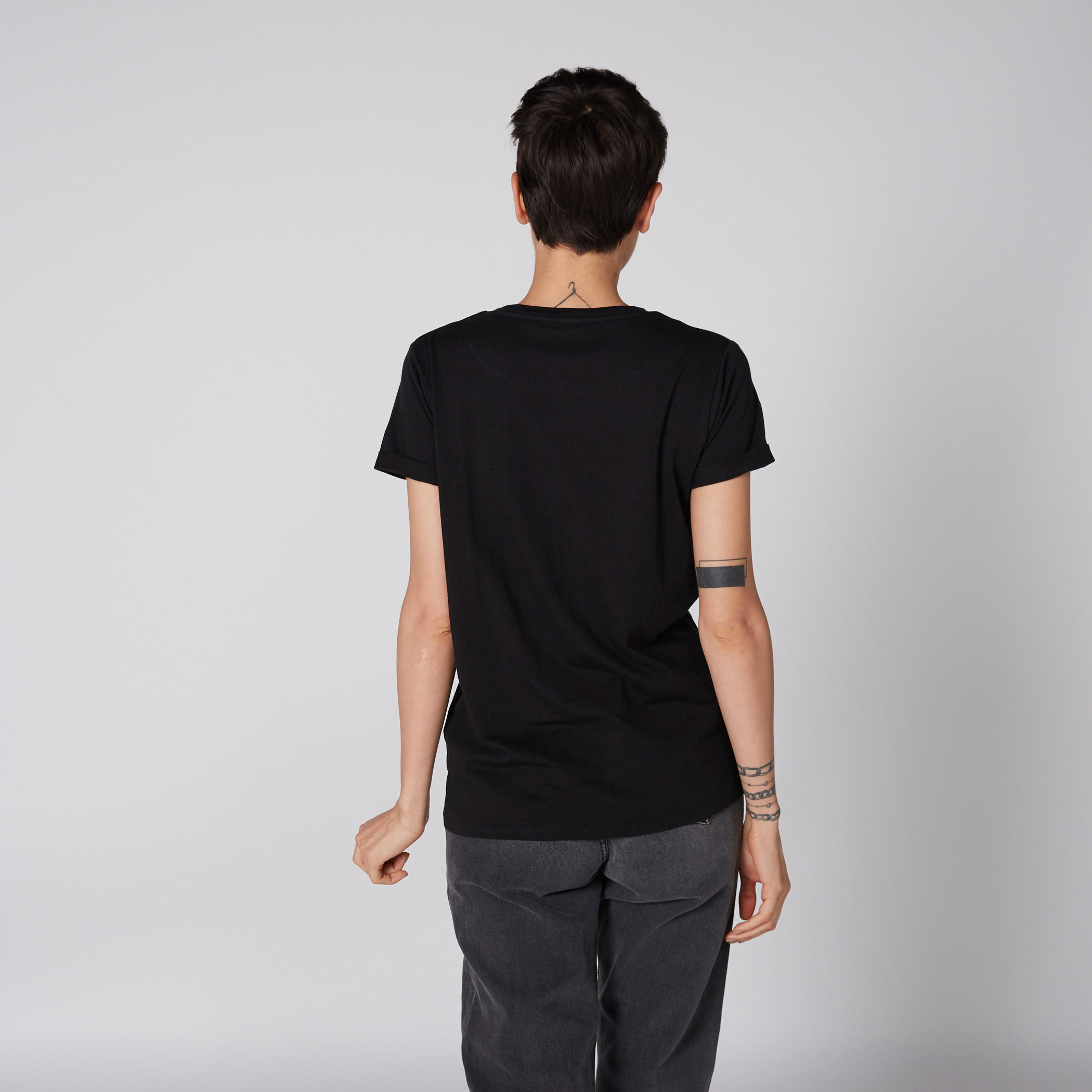 تيشيرت بياقة مستديرة وأكمام قصيرة وتزيينات من لي كوبر-women-clothing-tshirts-image-3