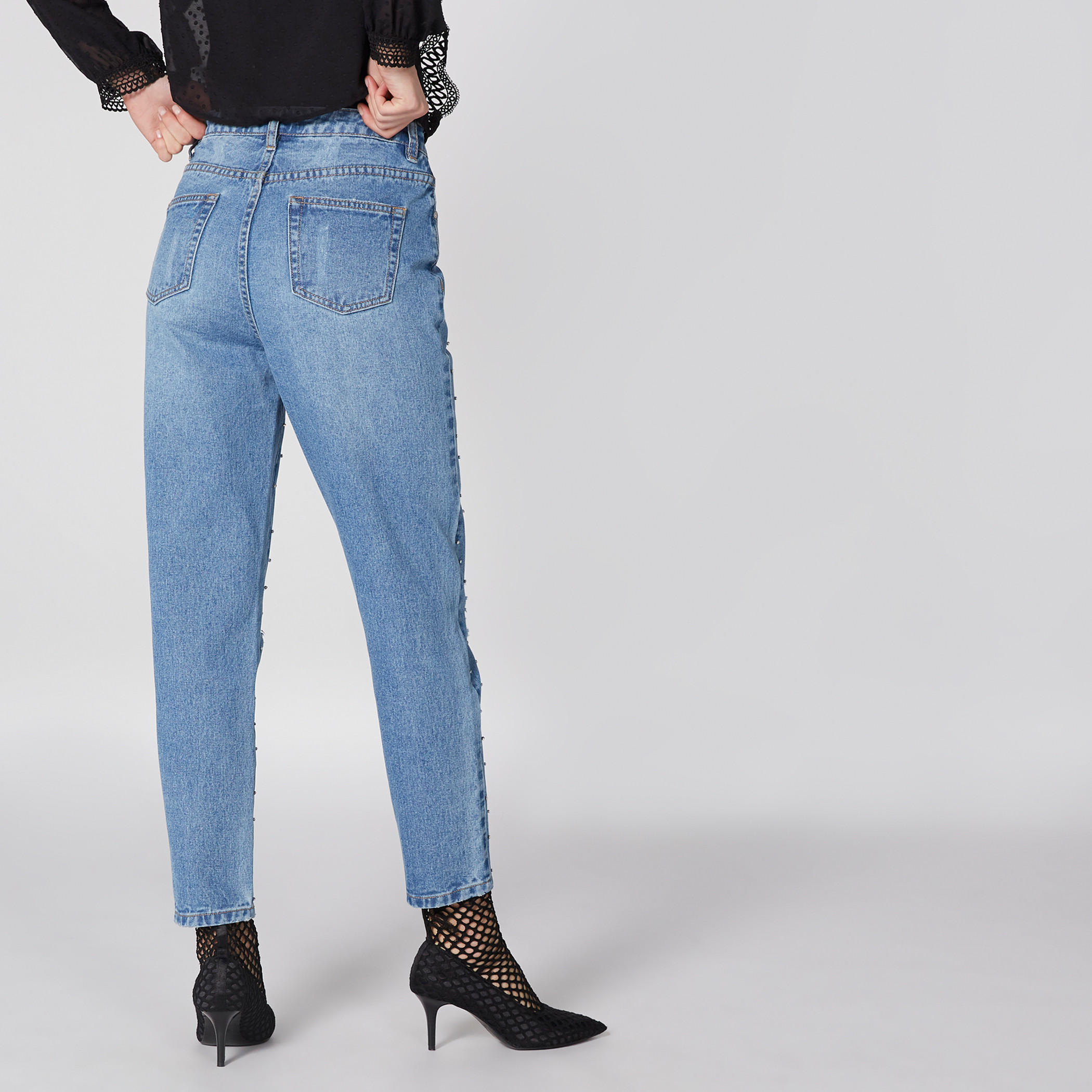 بنطال جينز طويل ومزين بزر إغلاق من لي كوبر-women-clothing-bottoms-jeans-image-5