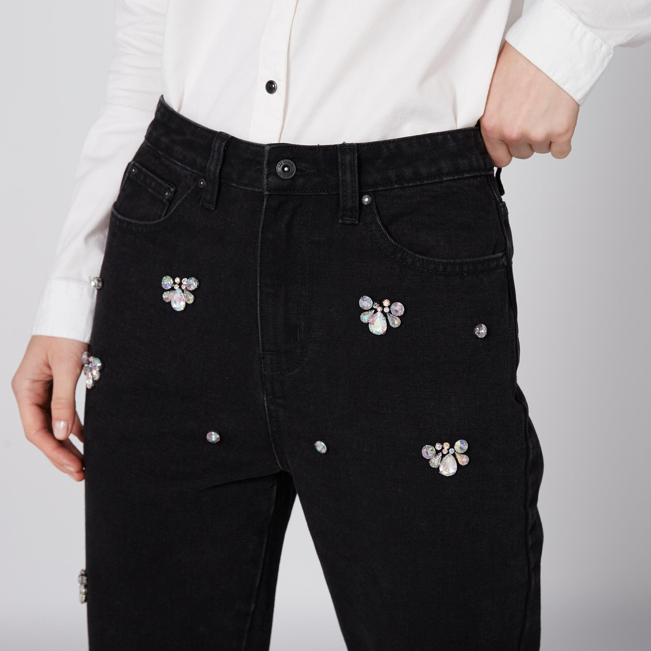 بنطال جينز طويل بتصميم ممزق وجيوب من لي كوبر-women-clothing-bottoms-jeans-image-2