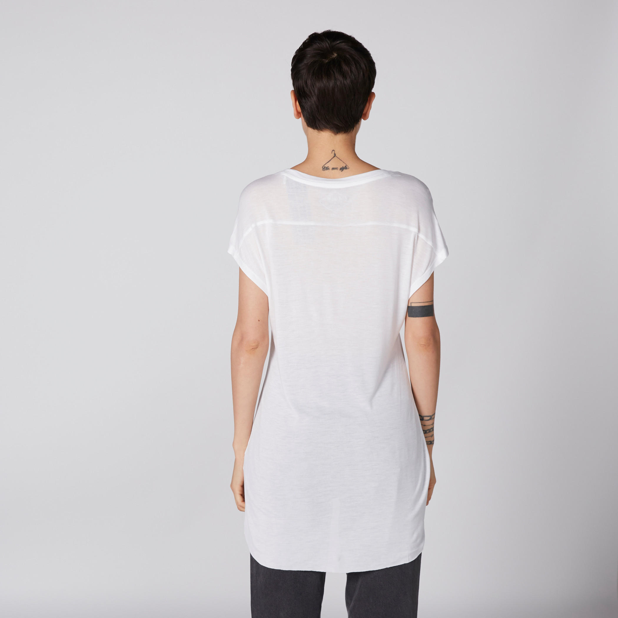 بلوزة طويلة بياقة V من لي كوبر-women-clothing-tshirts-image-3
