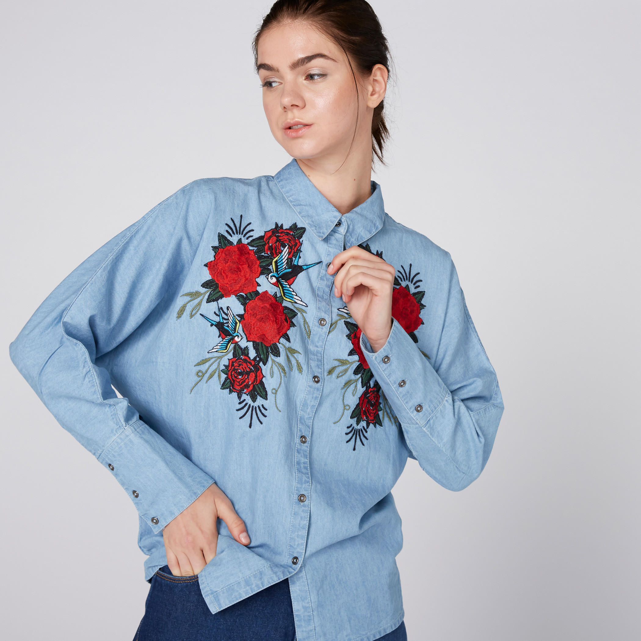 قميص مطرّز بأكمام طويلة وأزرار من لي كوبر-women-clothing-shirtsandblouses-shirts-image-4