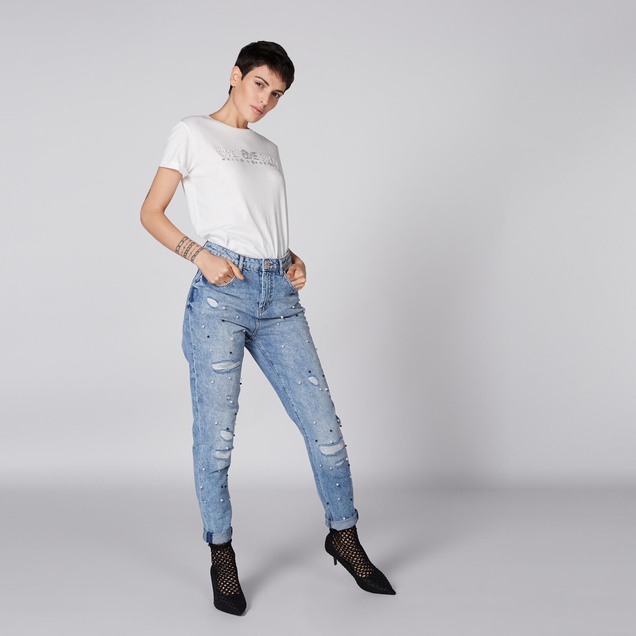 بنطال جينز بتصميم ممزّق وزر إغلاق وتفاصيل لؤلؤ من لي كوبر-women-clothing-bottoms-jeans-image-4
