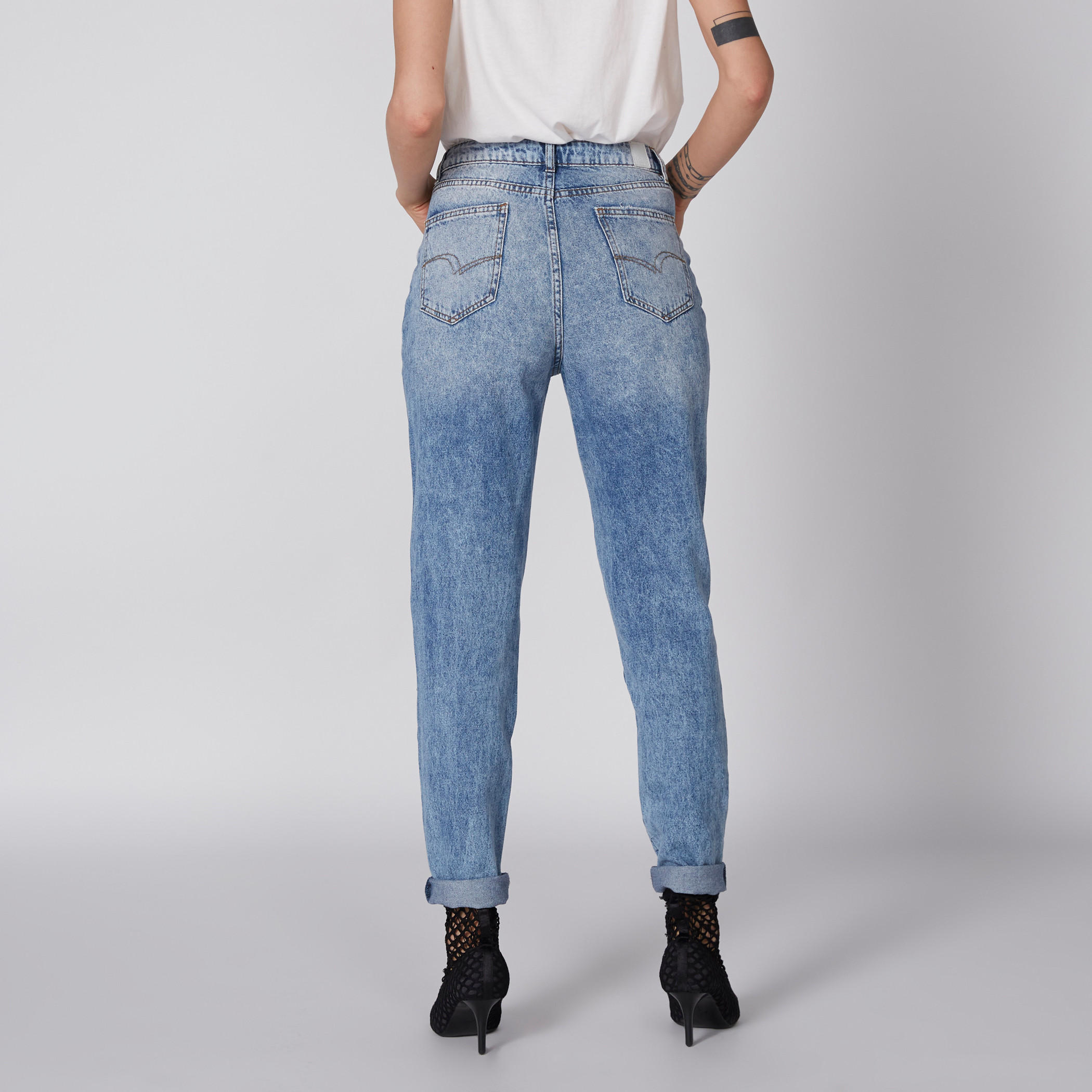 بنطال جينز بتصميم ممزّق وزر إغلاق وتفاصيل لؤلؤ من لي كوبر-women-clothing-bottoms-jeans-image-5