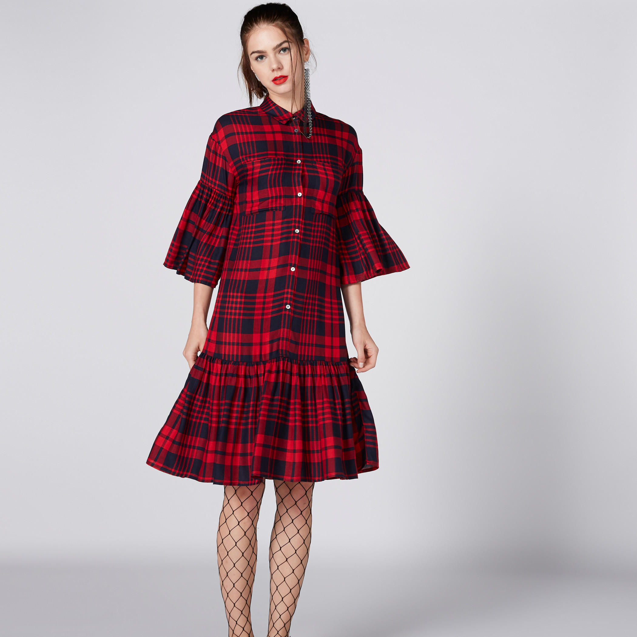 فستان كاروهات متوسط الطول بأكمام واسعة من لي كوبر-women-clothing-dresses-image-1