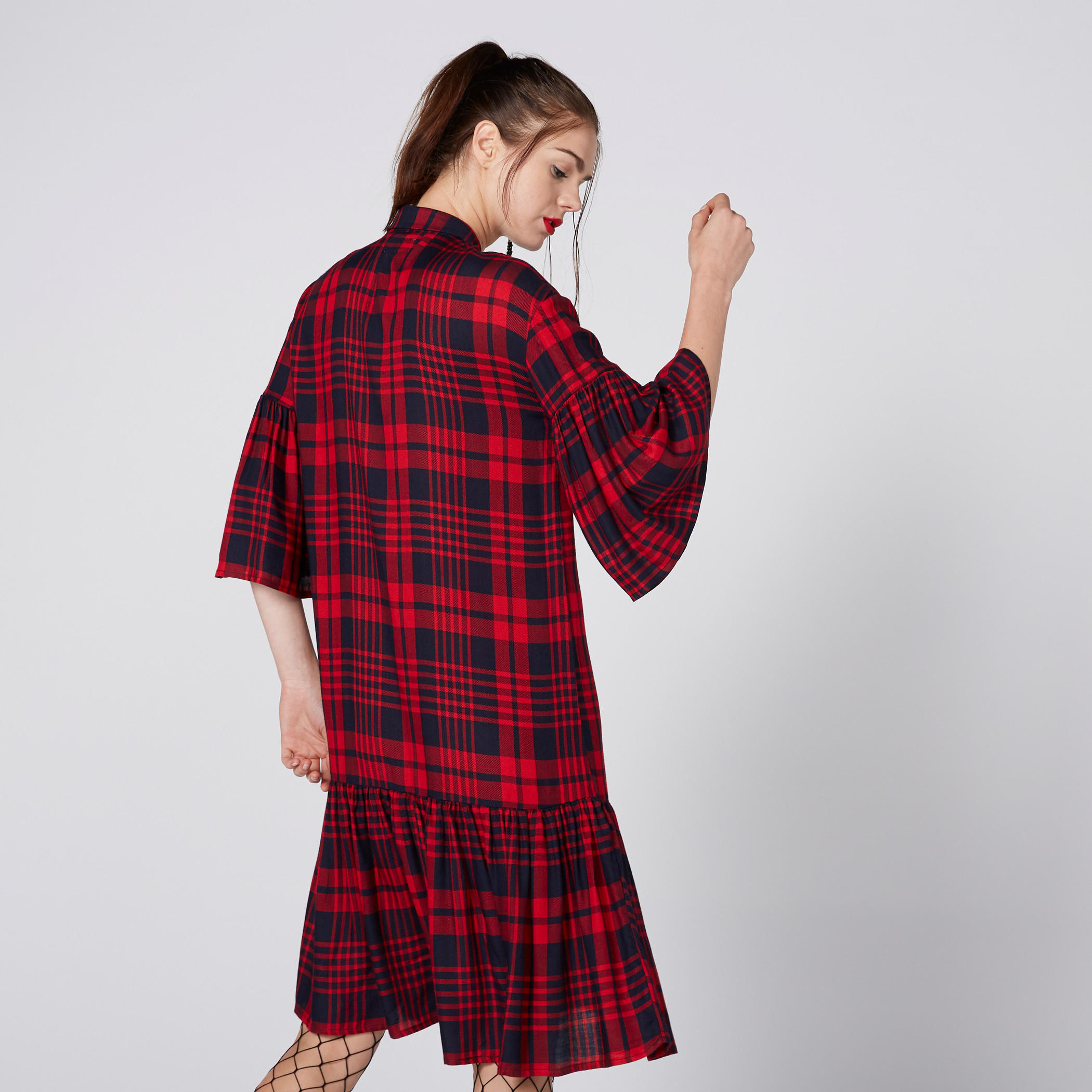 فستان كاروهات متوسط الطول بأكمام واسعة من لي كوبر-women-clothing-dresses-image-2