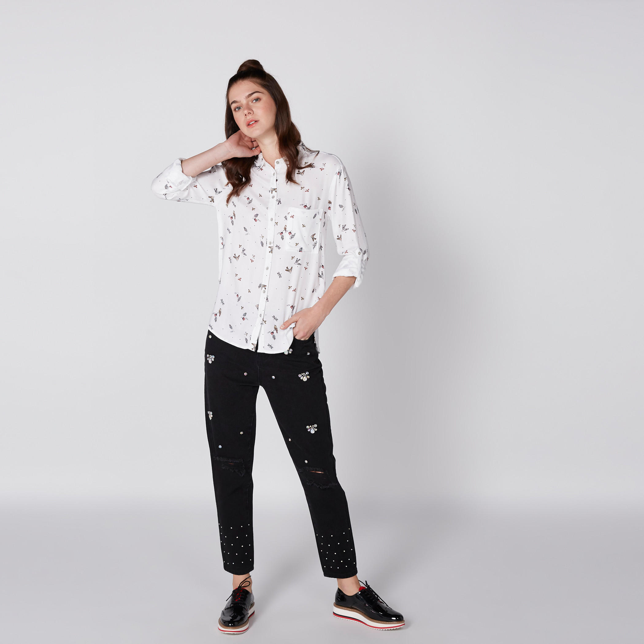 قميص بطبعات وأكمام طويلة وأزرار من لي كوبر-women-clothing-shirtsandblouses-shirts-image-1
