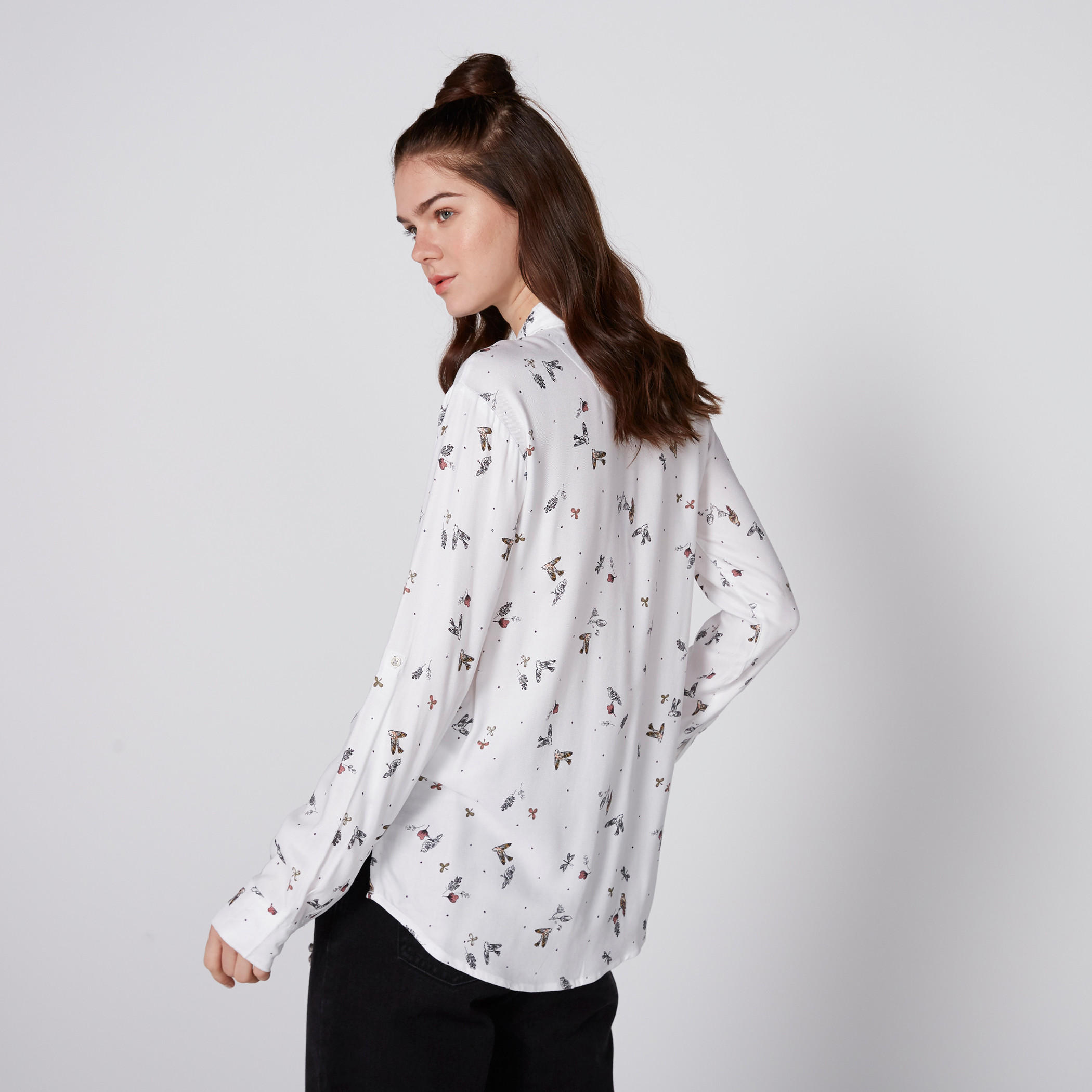 قميص بطبعات وأكمام طويلة وأزرار من لي كوبر-women-clothing-shirtsandblouses-shirts-image-3