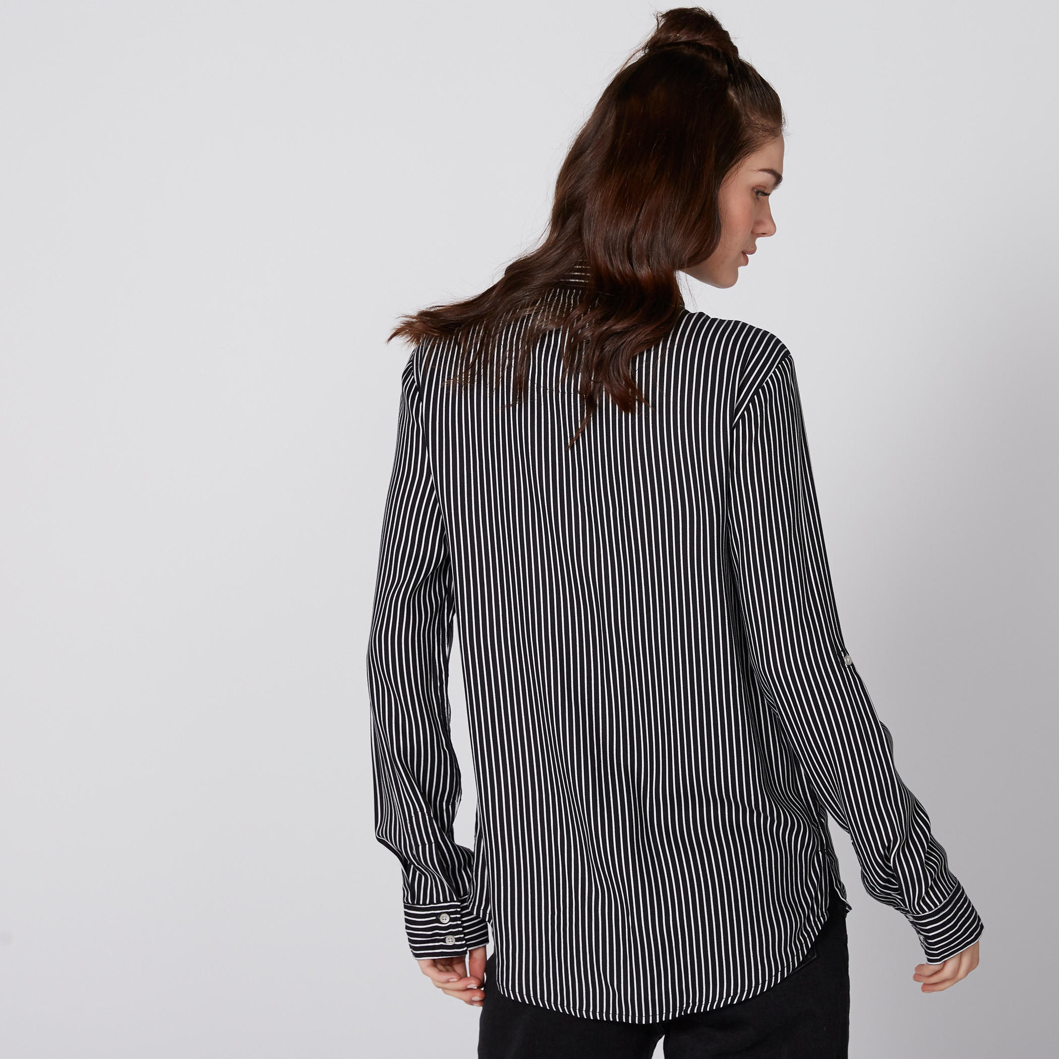 قميص مقلّم بأكمام طويلة ووصلة أزرار كاملة من لي كوبر-women-clothing-shirtsandblouses-shirts-image-3