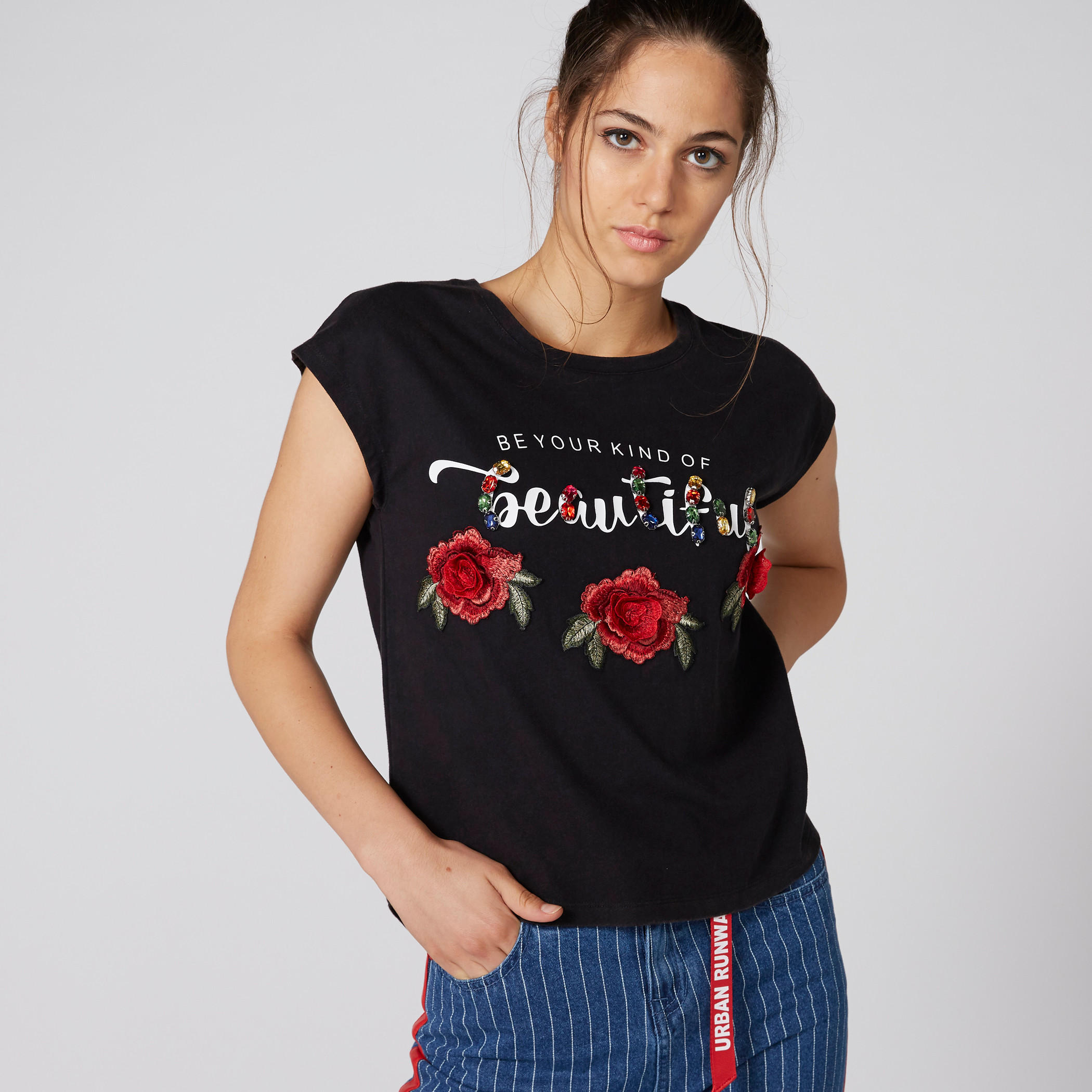 تيشيرت مزيّن بزخارف وأكمام متصلة من لي كوبر-women-clothing-tshirts-image-3