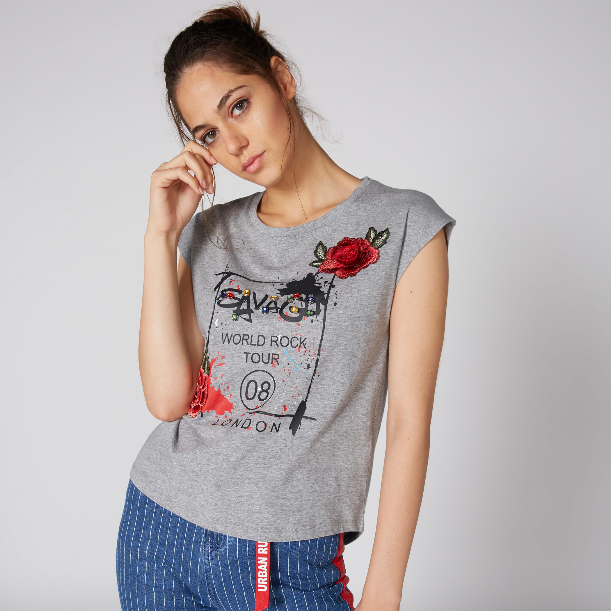 تيشيرت بأكمام متصلة وطبعات وتزيينات أزهار من لي كوبر-women-clothing-tshirts-image-1